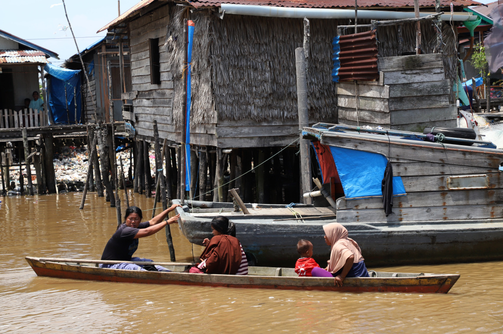 Melihat potret kehidupan warga desa Kuala Selat yang berpenghasilan dari nelayan petani Kelapa dan Mangrove (Ashar/SinPo.id)