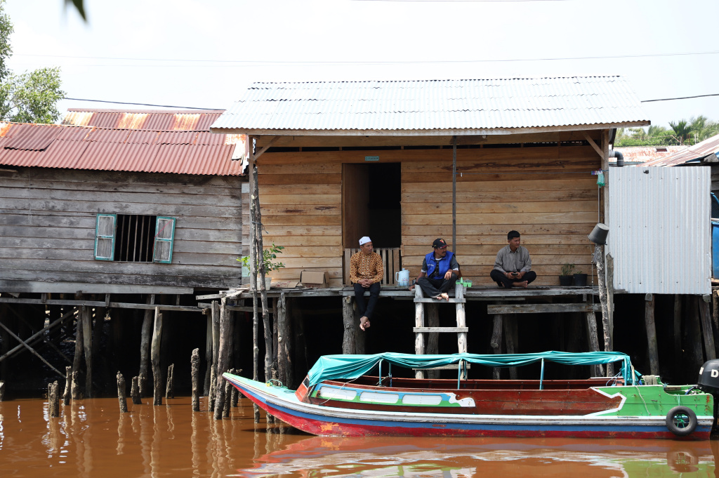 Melihat potret kehidupan warga desa Kuala Selat yang berpenghasilan dari nelayan petani Kelapa dan Mangrove (Ashar/SinPo.id)
