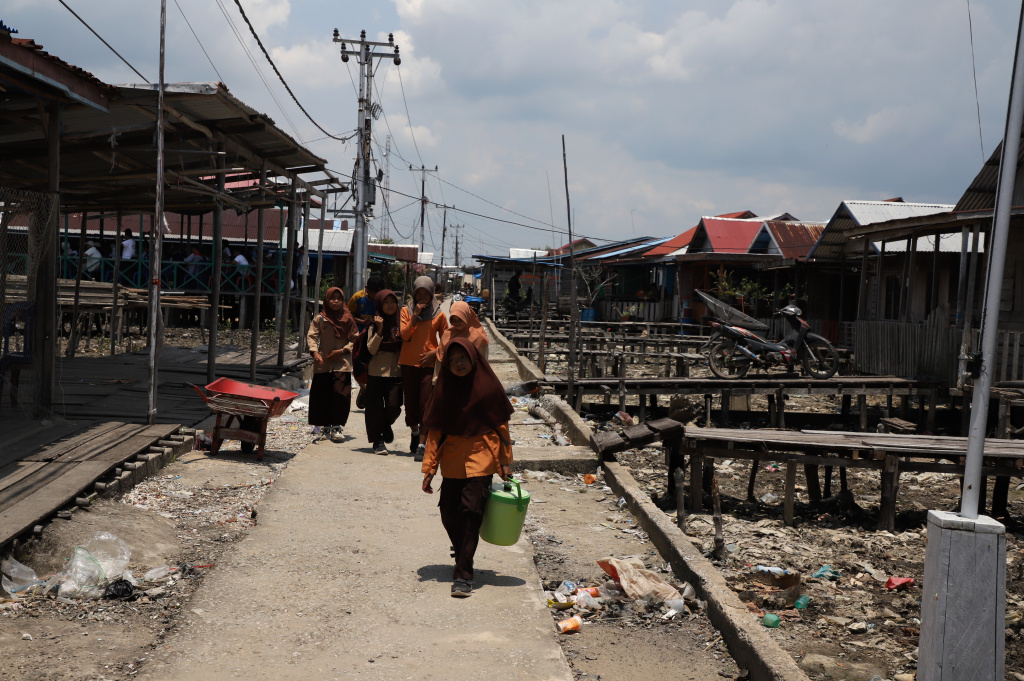 Melihat potret kehidupan warga desa Kuala Selat yang berpenghasilan dari nelayan petani Kelapa dan Mangrove (Ashar/SinPo.id)