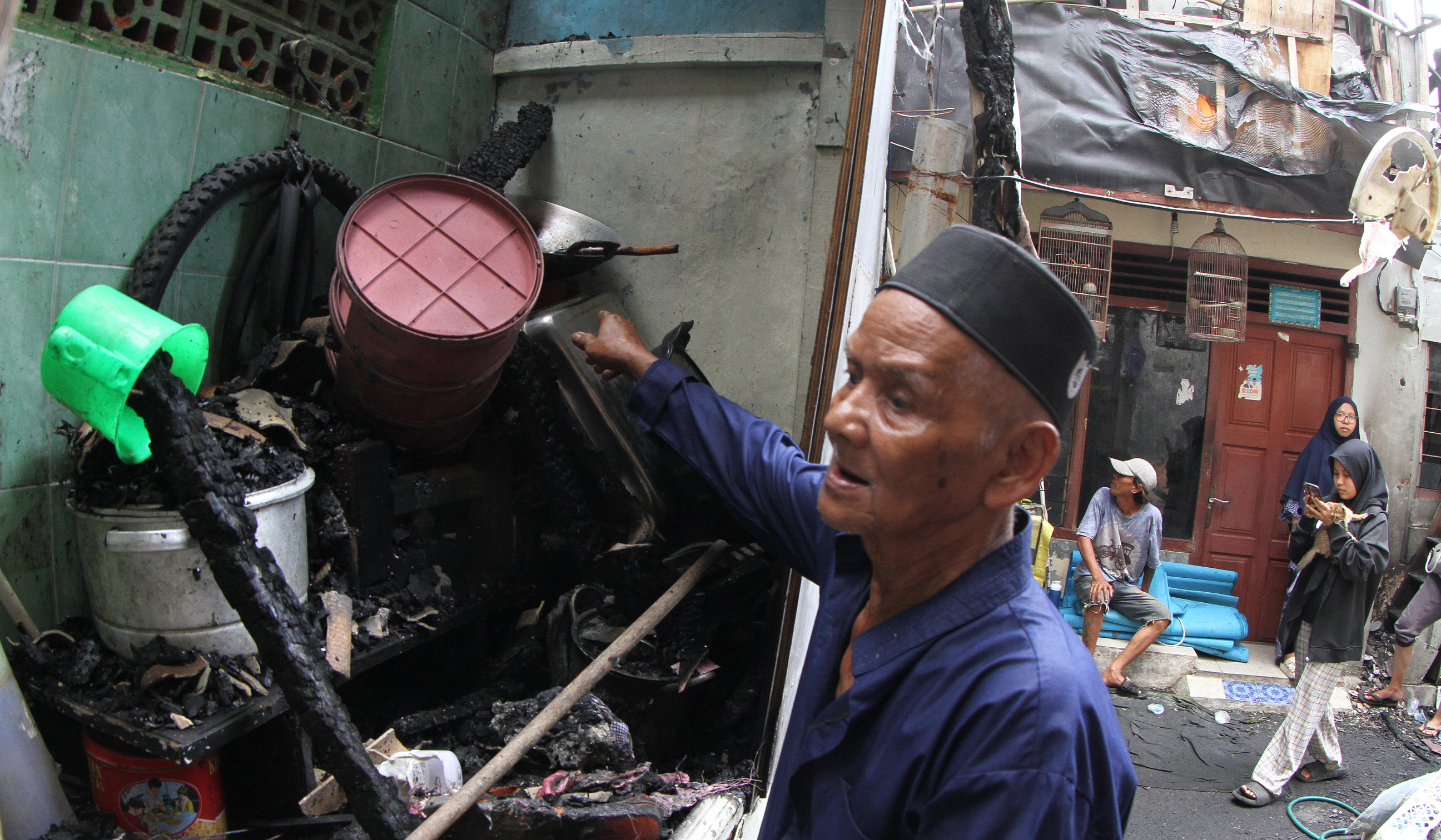 Puing sisa kebakaran Jatipulo. (Agus Priatna/SinPo.id)