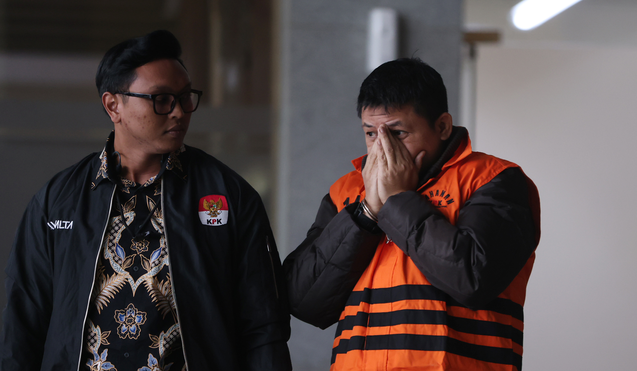 KPK tahan pejabat Bea Cukai. (Agus Priatna/SinPo.id)