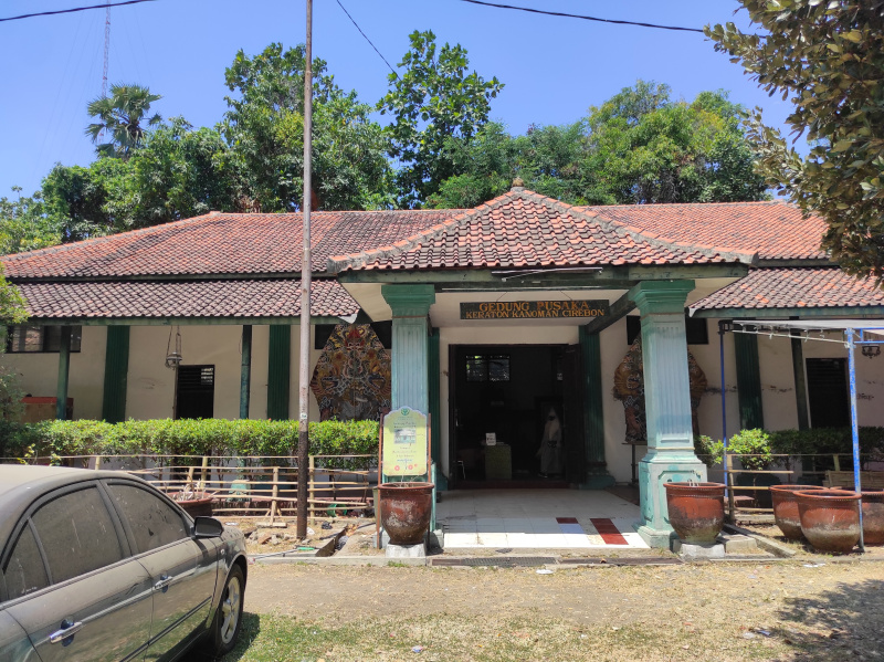 Keraton Kanoman Kesultanan Cirebon yang dulunya buat menyebarkan agama Islam di Jawa Barat oleh Sunan Gunung Jati (Ashar/SinPo.id)