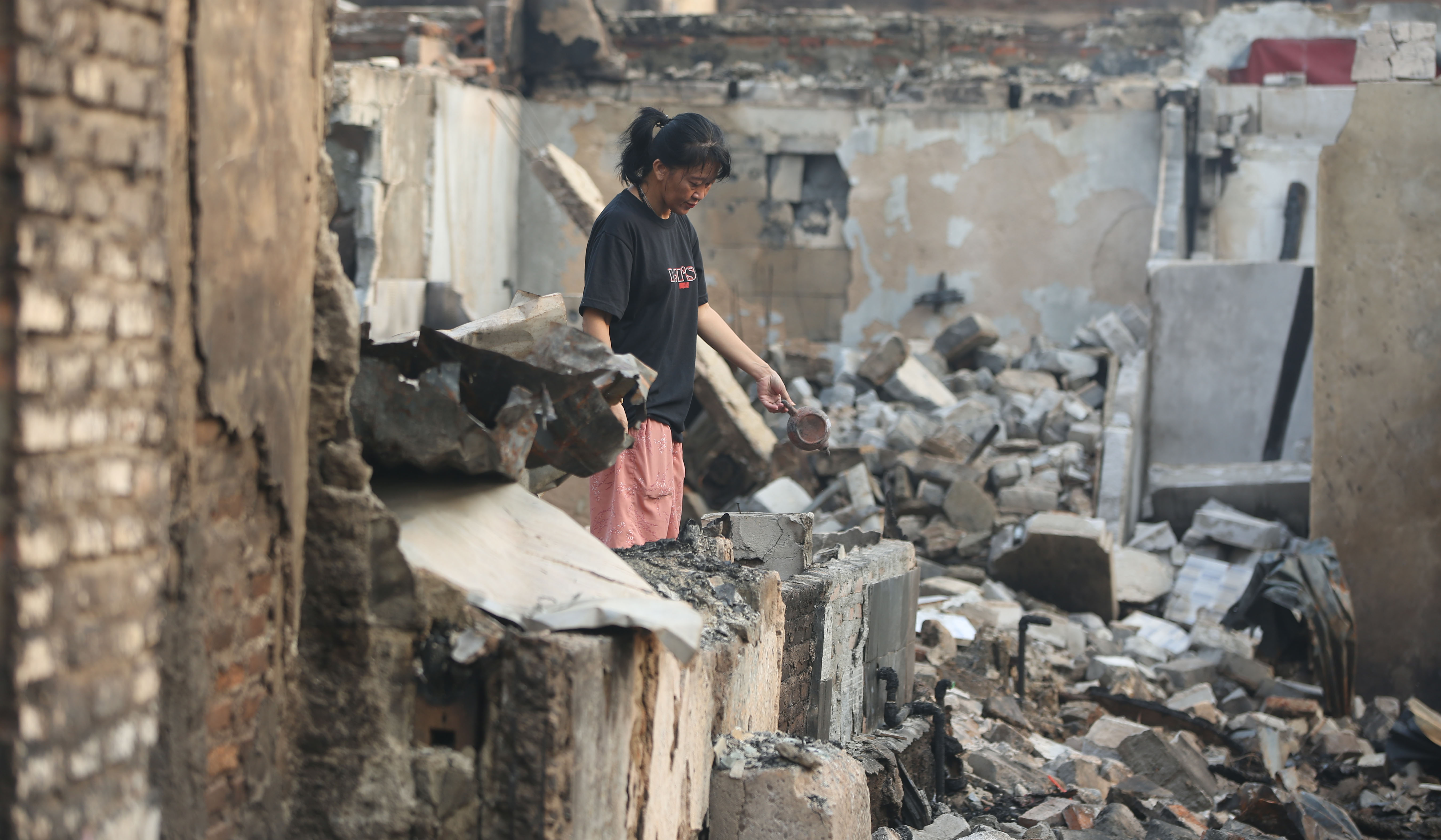 Sisa kebakaran yang hanguskan 250 rumah di Kamayoran. (Agus Priatna/SinPo.id)