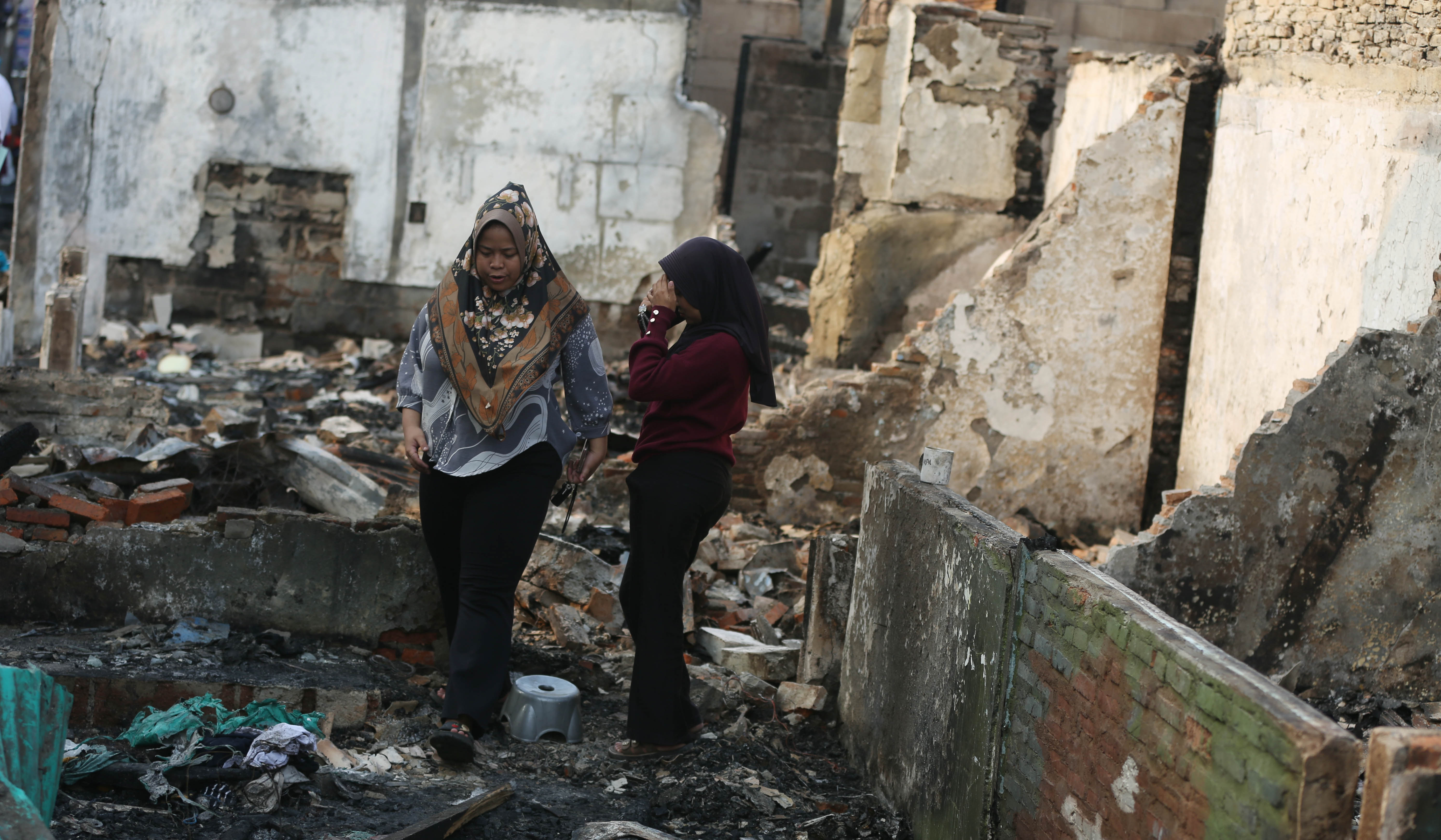 Sisa kebakaran yang hanguskan 250 rumah di Kamayoran. (Agus Priatna/SinPo.id)