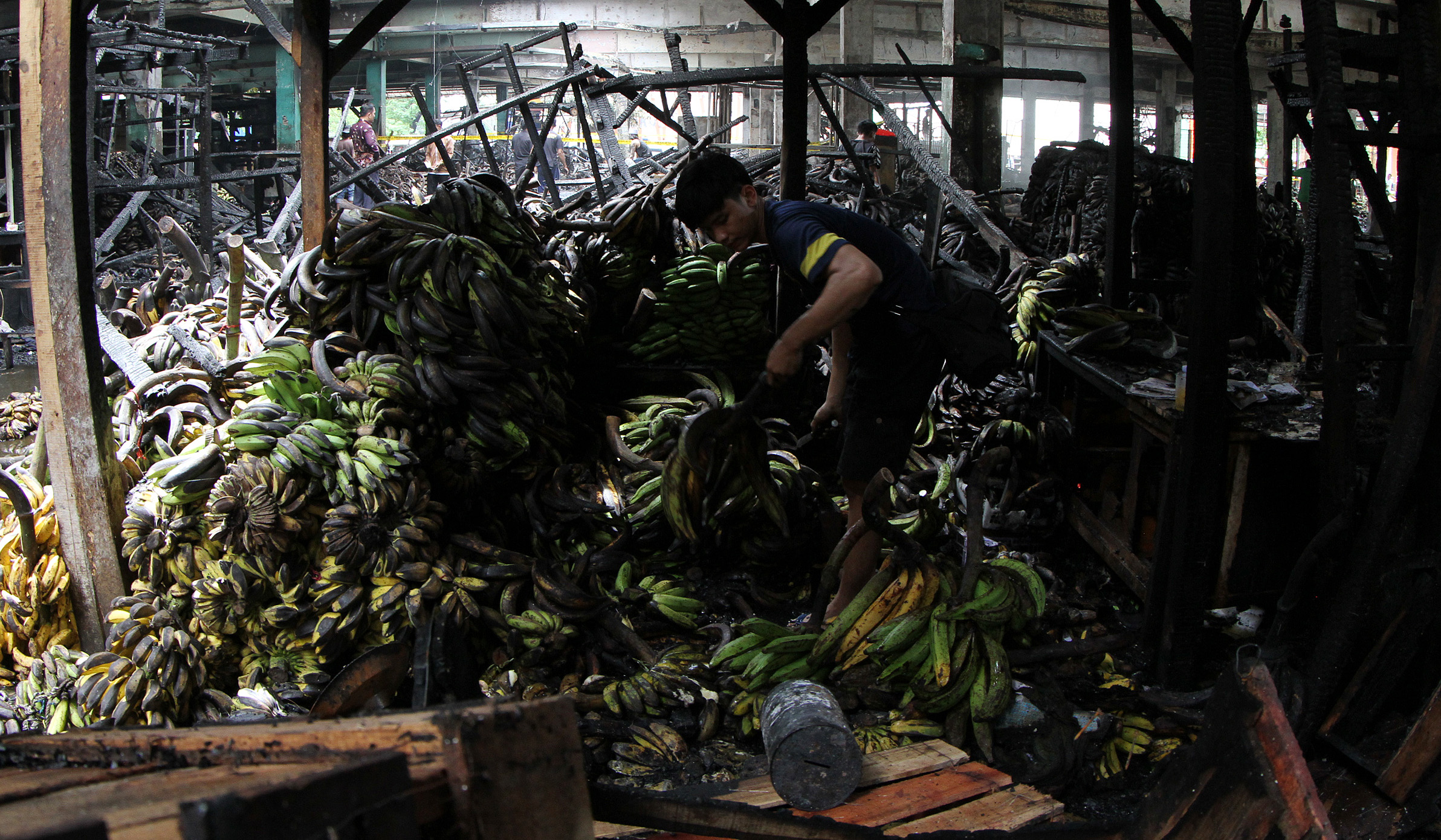 Sisa kebakaran Pasar Induk. (Agus Priatna/SinPo.id)