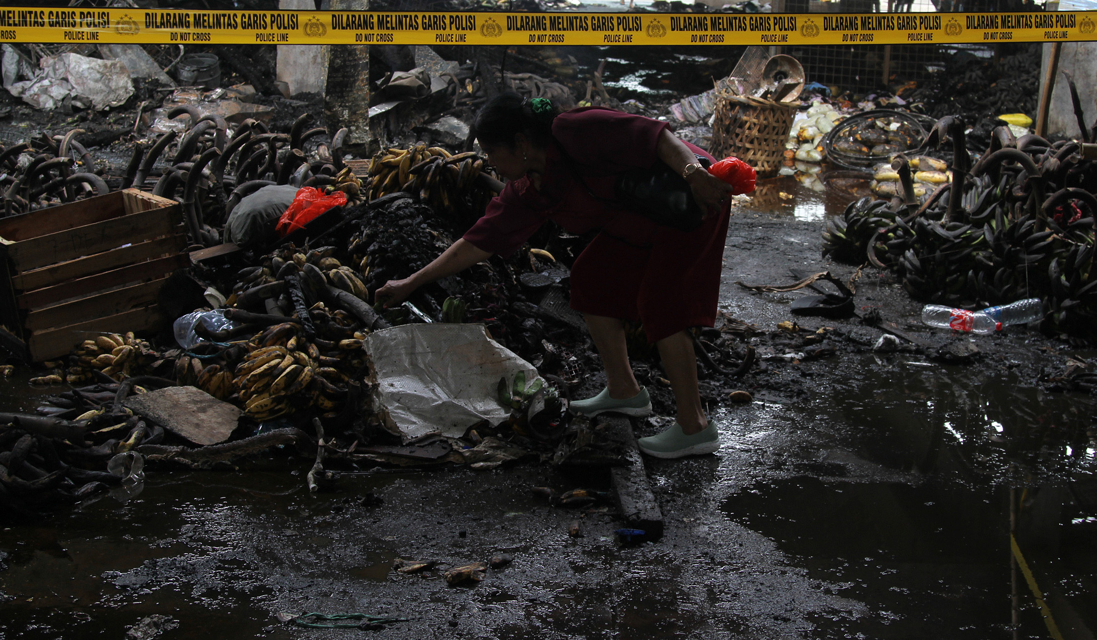 Sisa kebakaran Pasar Induk. (Agus Priatna/SinPo.id)