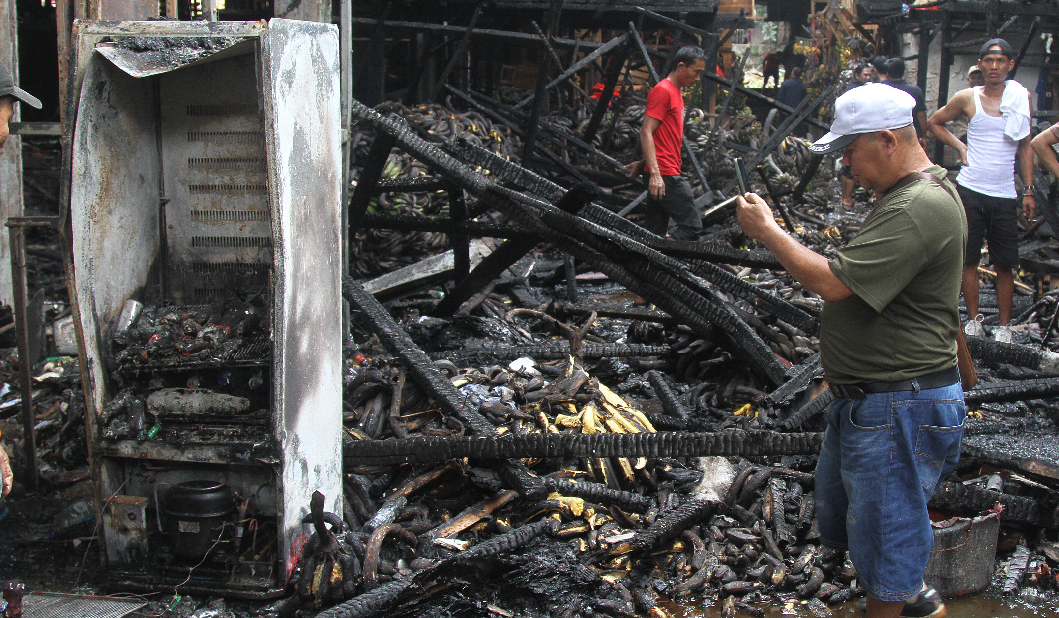 Sisa kebakaran Pasar Induk. (Agus Priatna/SinPo.id)