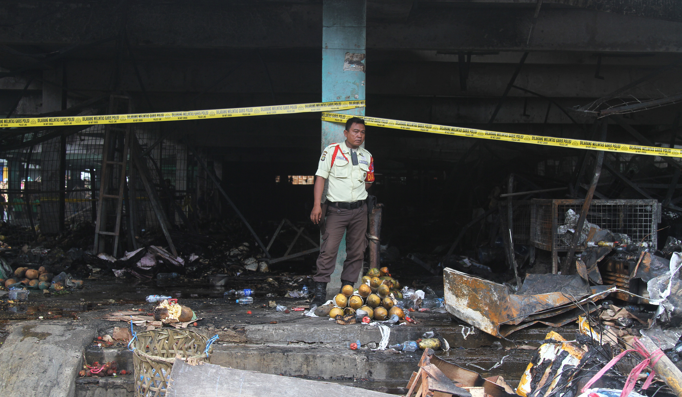 Sisa kebakaran Pasar Induk. (Agus Priatna/SinPo.id)
