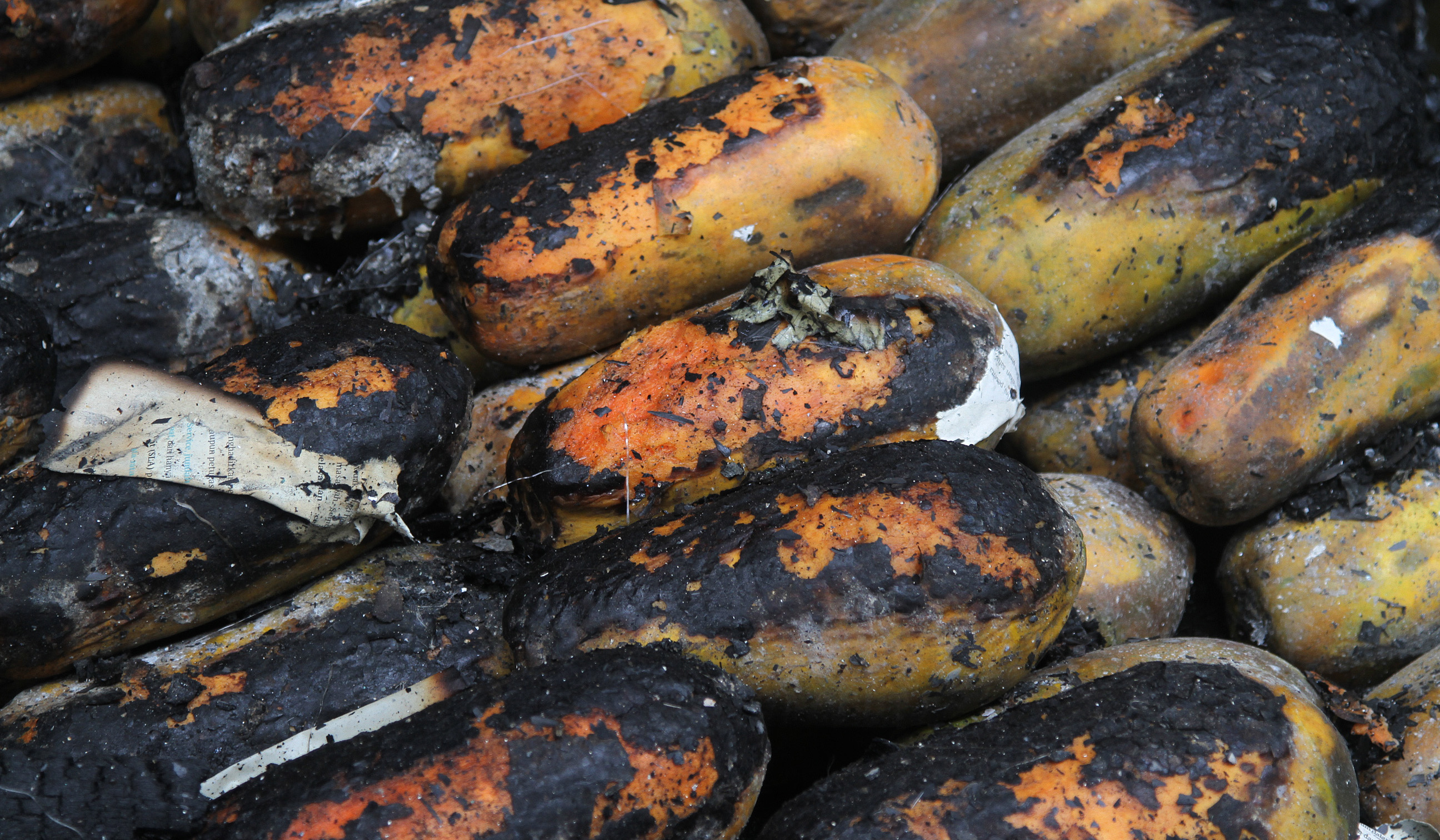 Sisa kebakaran Pasar Induk. (Agus Priatna/SinPo.id)