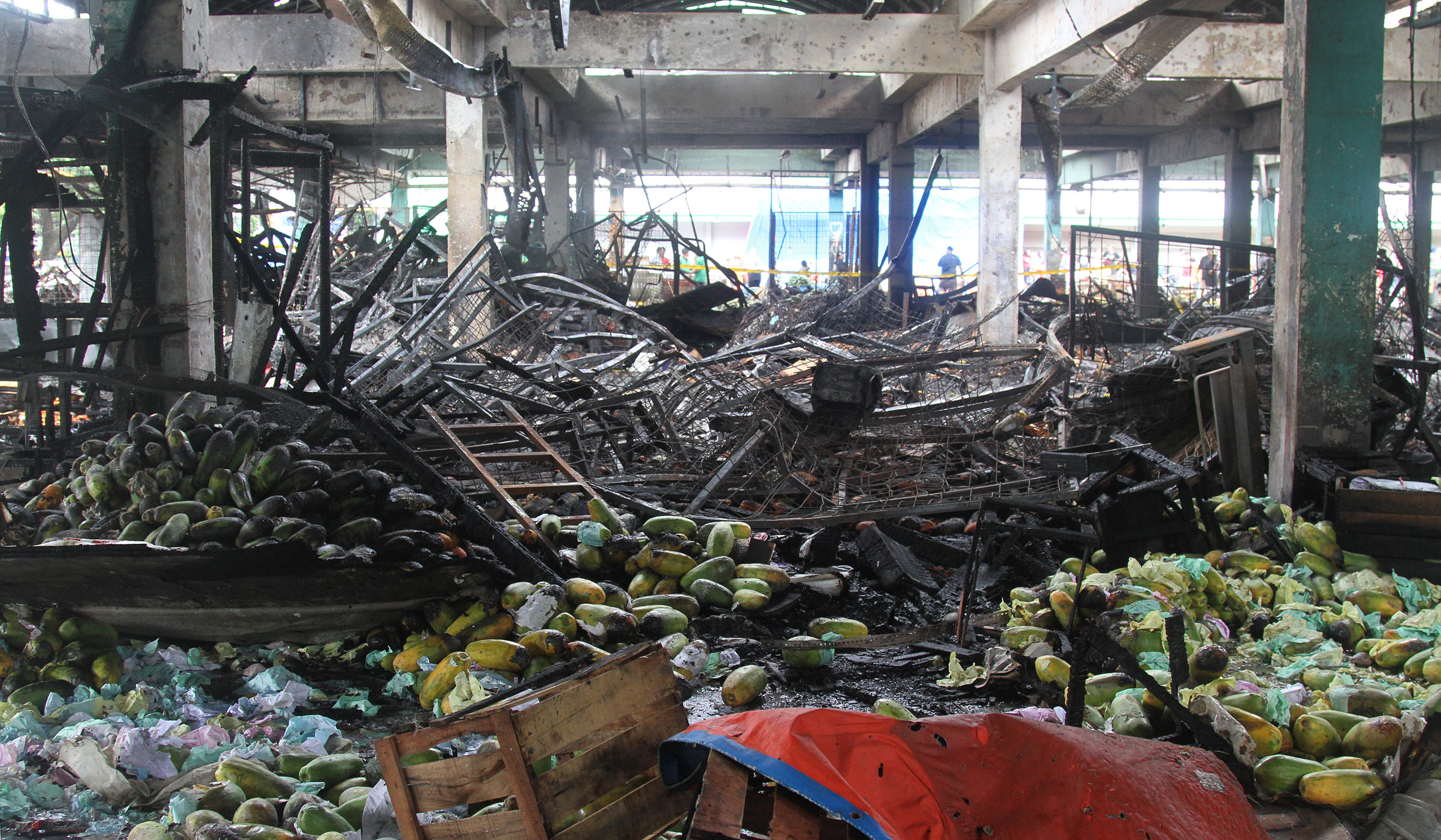 Sisa kebakaran Pasar Induk. (Agus Priatna/SinPo.id)
