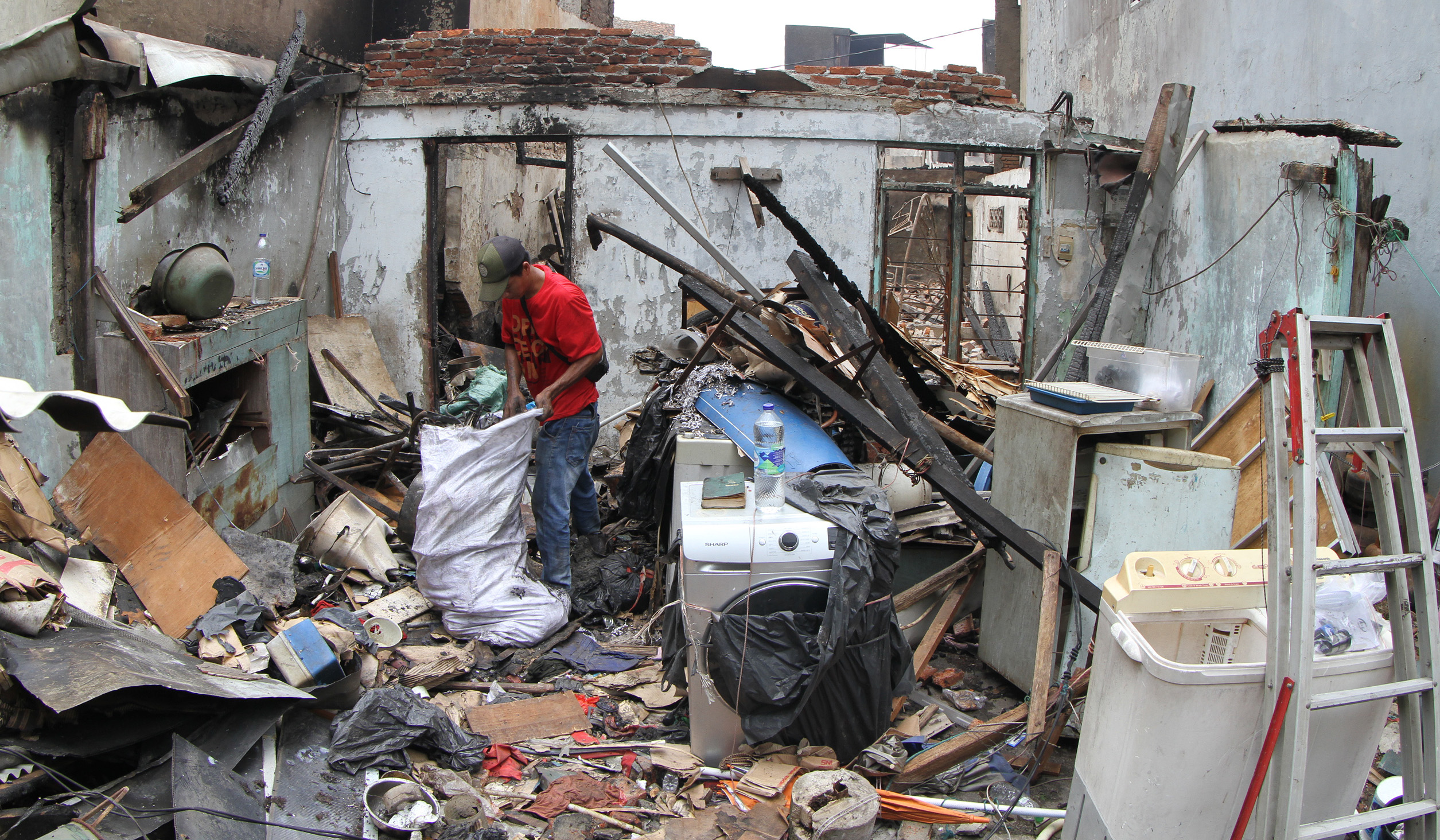 Kebakaran Taman Sari, Jakarta. (Agus Priatna/SinPo.id)