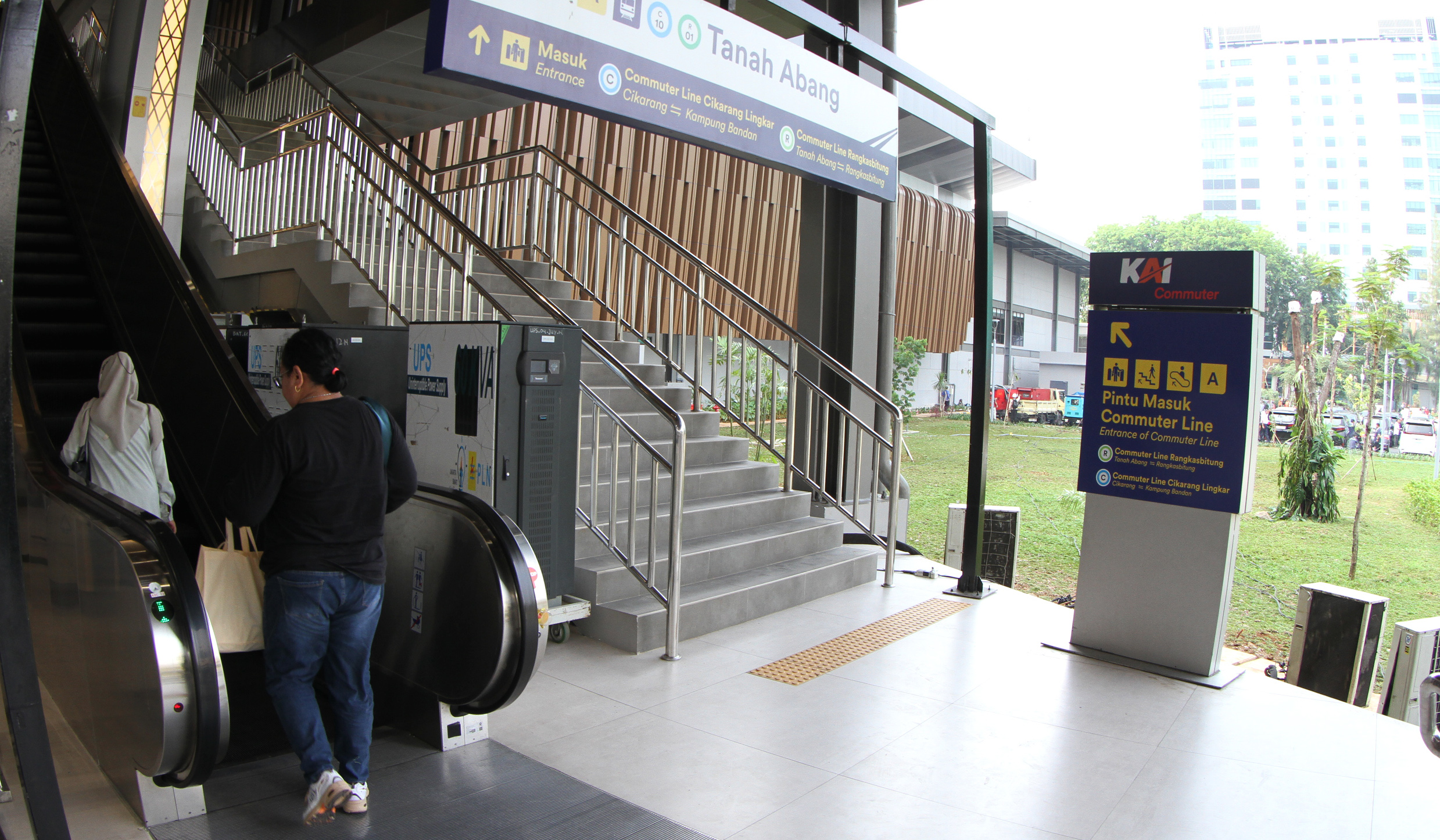 Suasana Stasiun Tanah Abang. (Agus Priatna/SinPo.id)