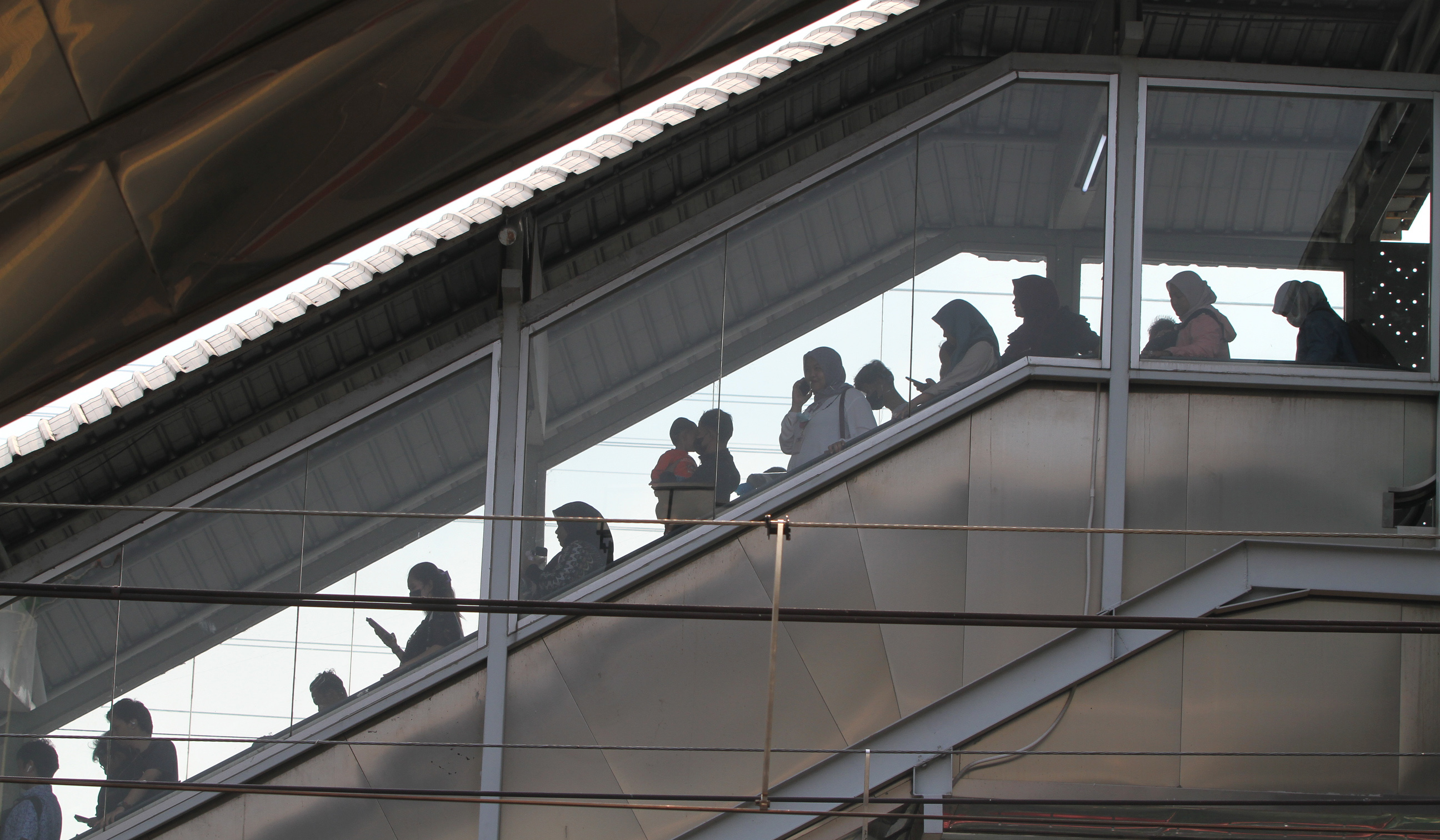 Suasana Stasiun Tanah Abang. (Agus Priatna/SinPo.id)