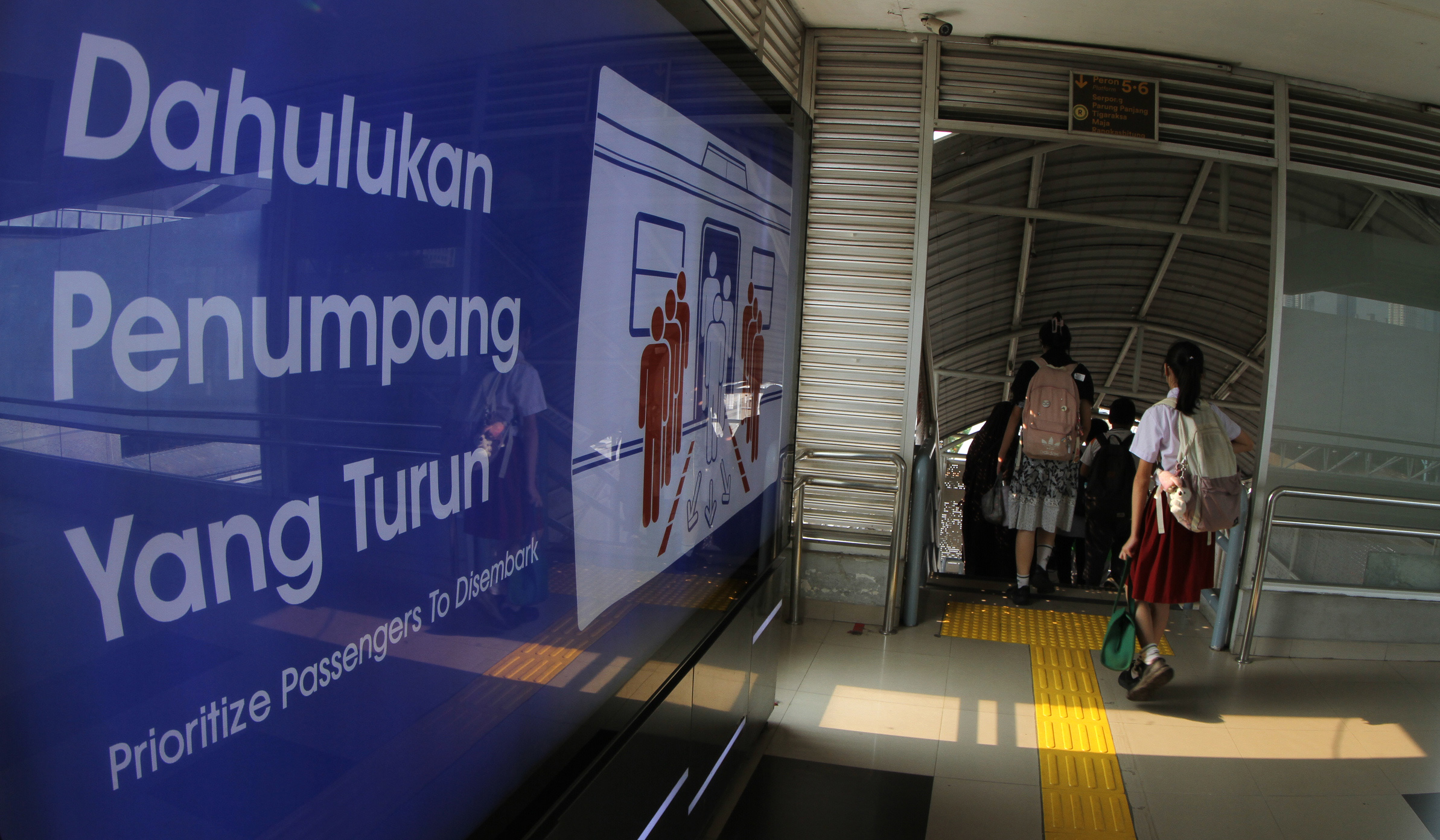 Suasana Stasiun Tanah Abang. (Agus Priatna/SinPo.id)