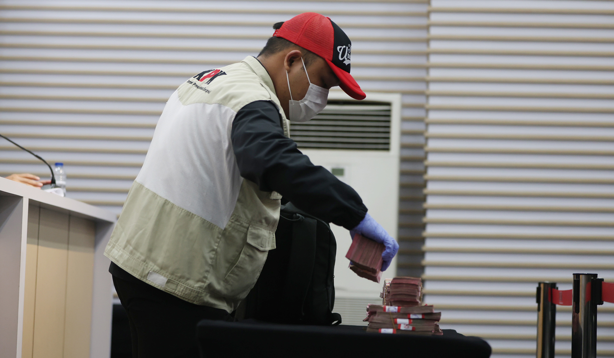 Konferensi pers OTT Hakim PN Depok. (Agus Priatna/SinPo.id)