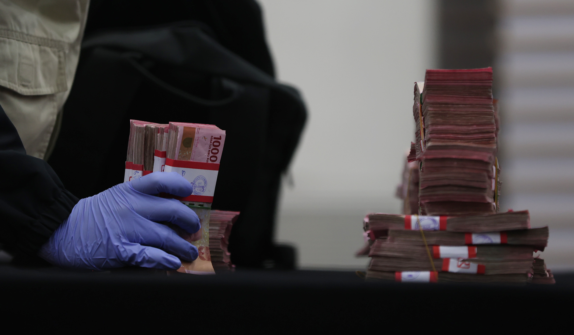 Konferensi pers OTT Hakim PN Depok. (Agus Priatna/SinPo.id)