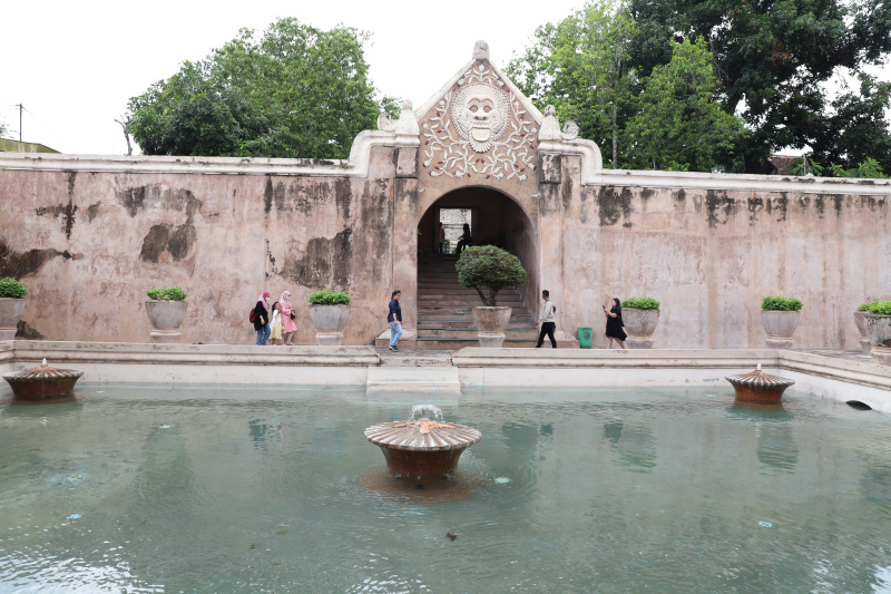 Melihat keindahan wisata Taman Sari Yogyakarta dimana dulunya tempat peristirahatan Raja Sultan Hamengku Buwono I dan Permaisuri serta Anak-Anaknya (Ashar/SinPo.id)