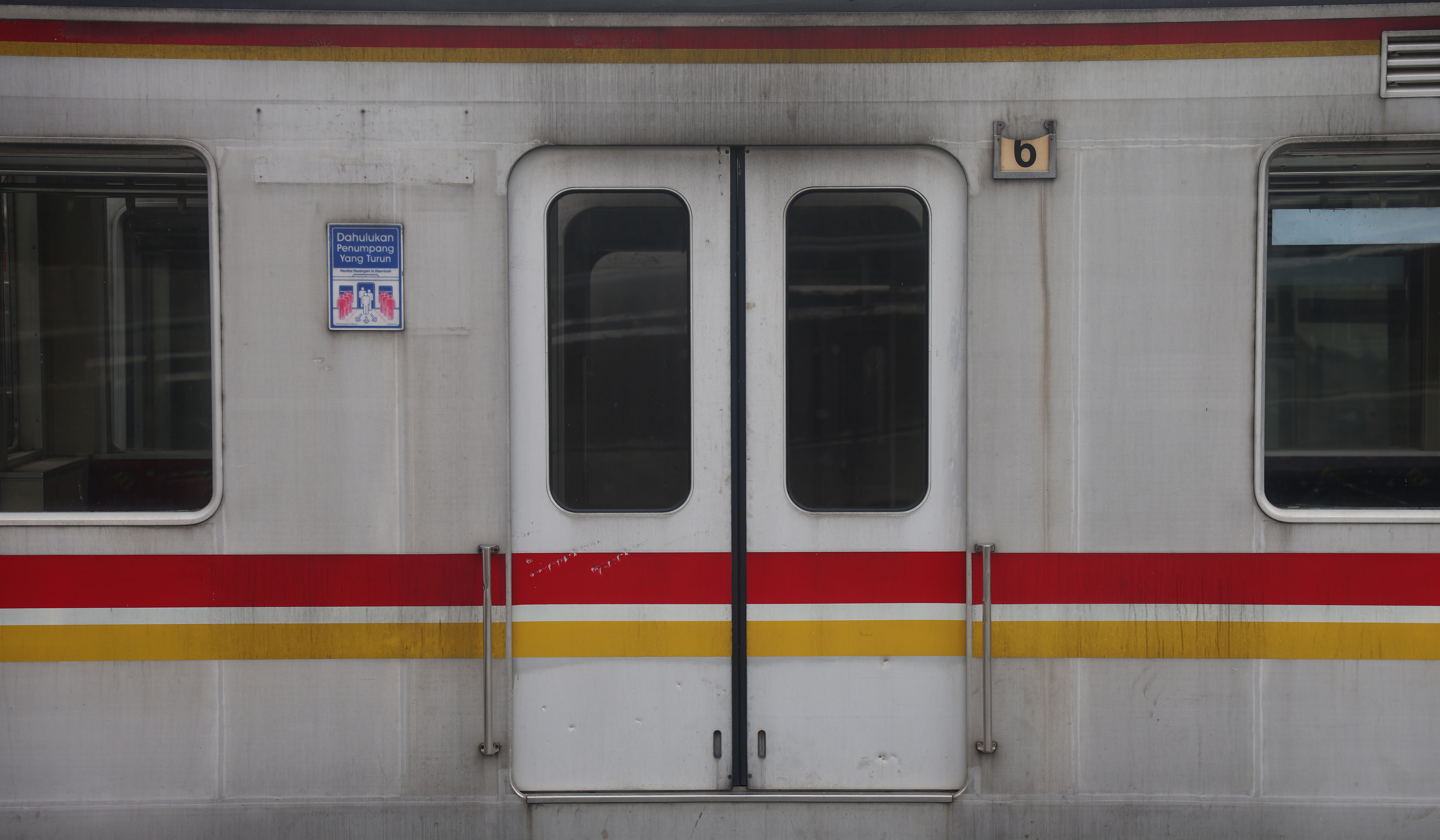 Tumpukan kereta bekas di Depo Depok, Jawa Barat. (Agus Priatna/SinPo.id)