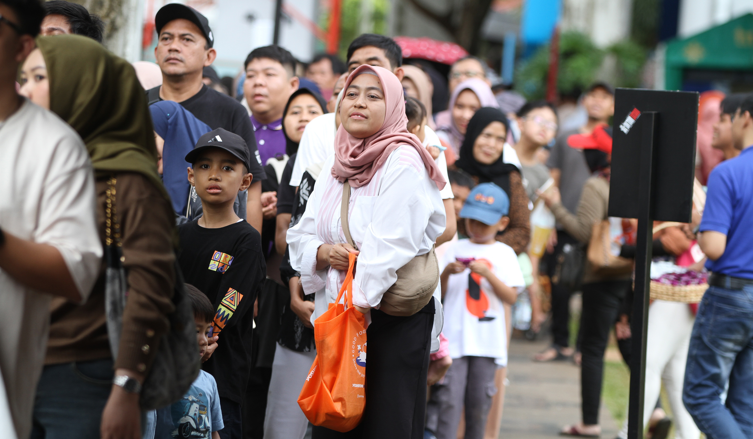Suasana TMII saat libur Tahun Baru. (Agus Priatna/SinPo.id)
