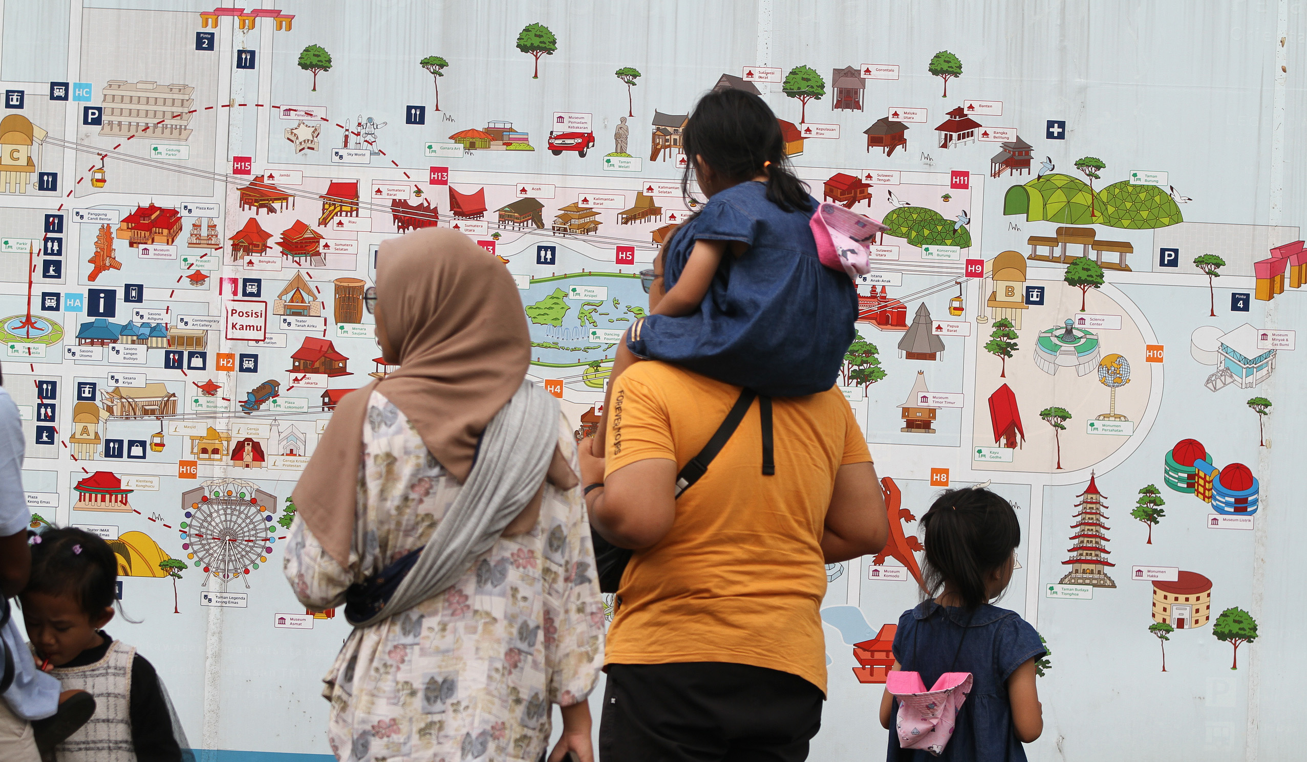 Suasana TMII saat libur Tahun Baru. (Agus Priatna/SinPo.id)
