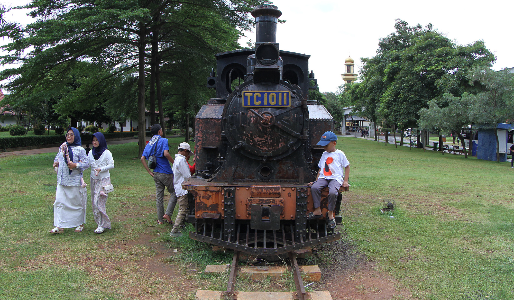 Suasana TMII saat libur Tahun Baru. (Agus Priatna/SinPo.id)