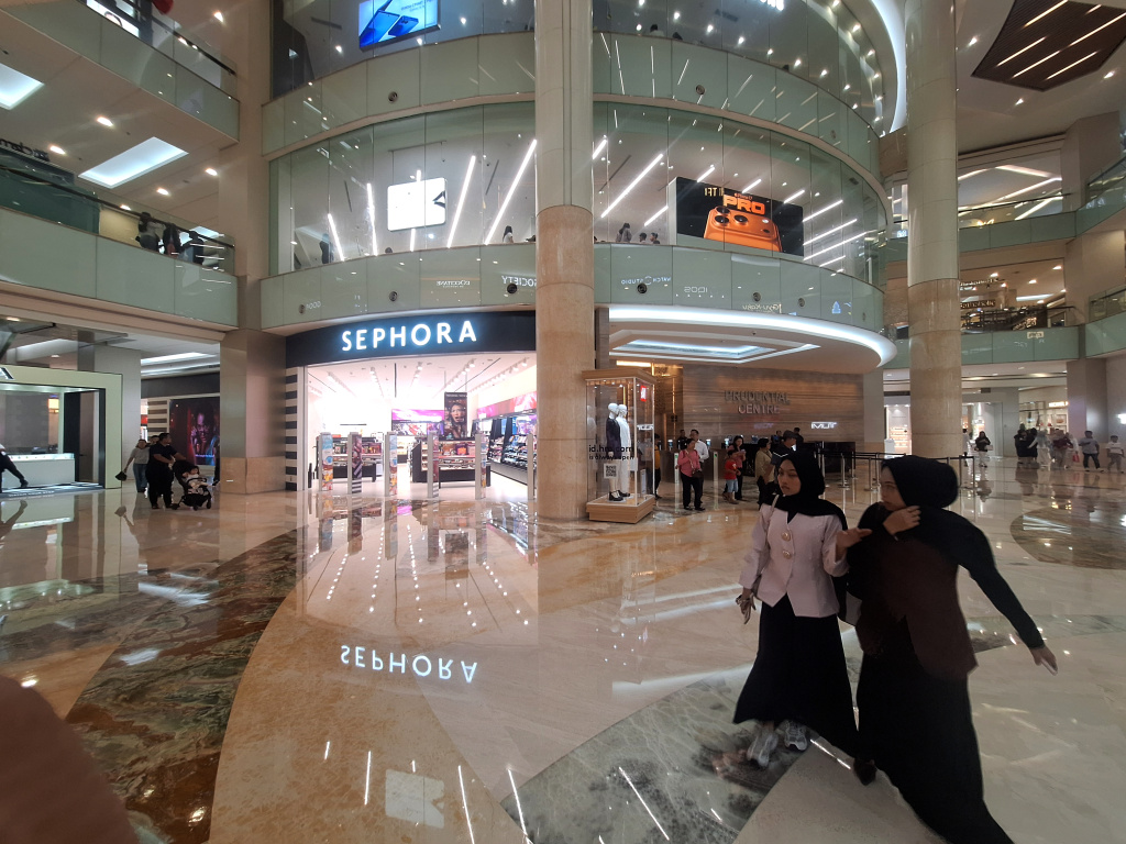 Work From Mall mulai diterapkan oleh banyak para pekerja di Ibukota Jakarta yang lebih flexible (Ashar/SinPo.id)