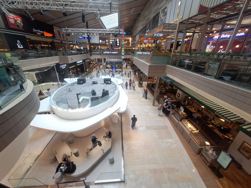 Work From Mall mulai diterapkan oleh banyak para pekerja di Ibukota Jakarta yang lebih flexible (Ashar/SinPo.id)