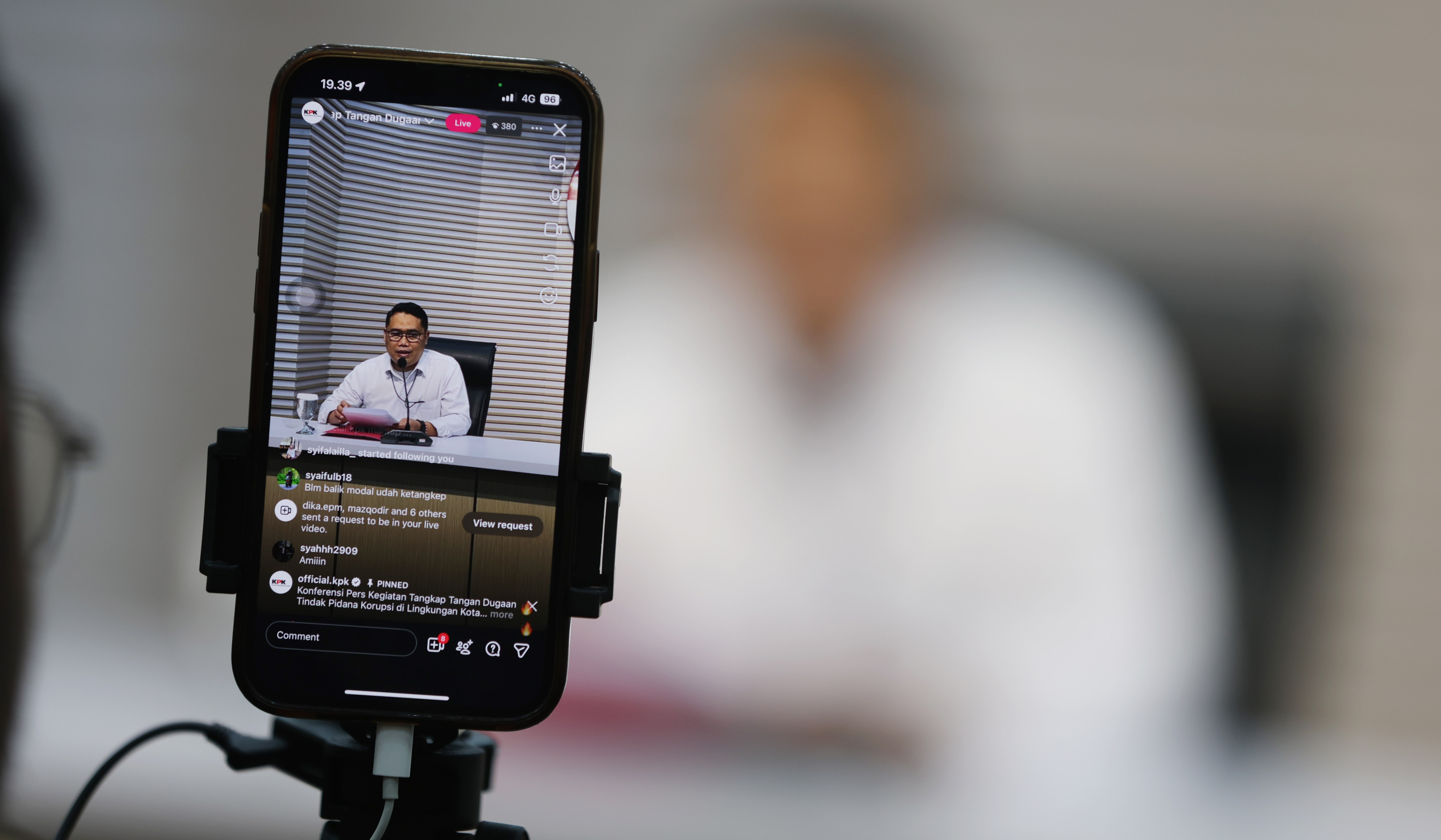 KPK sita uang hasil ott Bupati Pati. (Agus Priatna/SinPo.id)