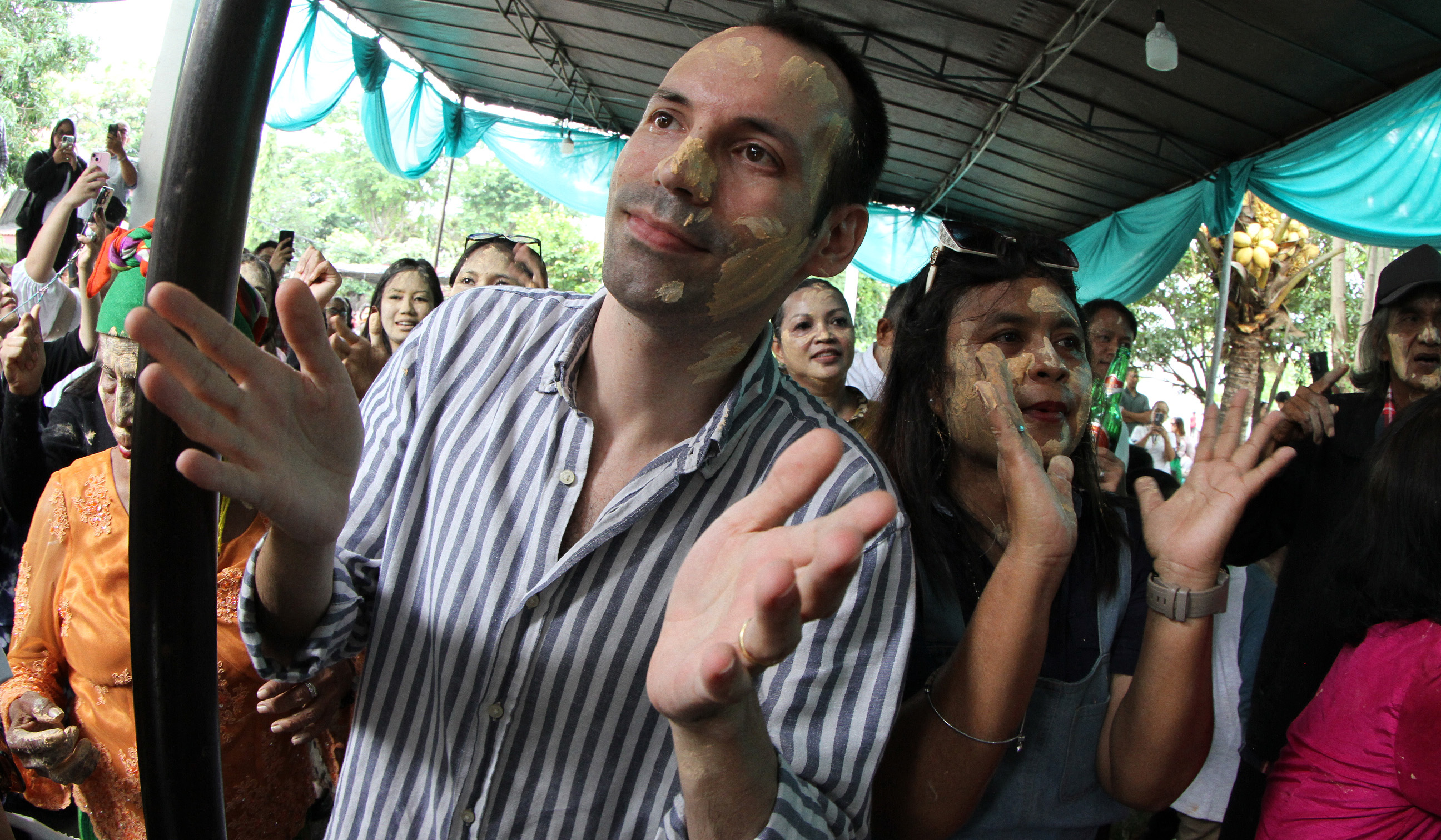 Tradisi Mandi Mandi Kampung Tugu, Jakarta. (Agus Priatna/SinPo.id)