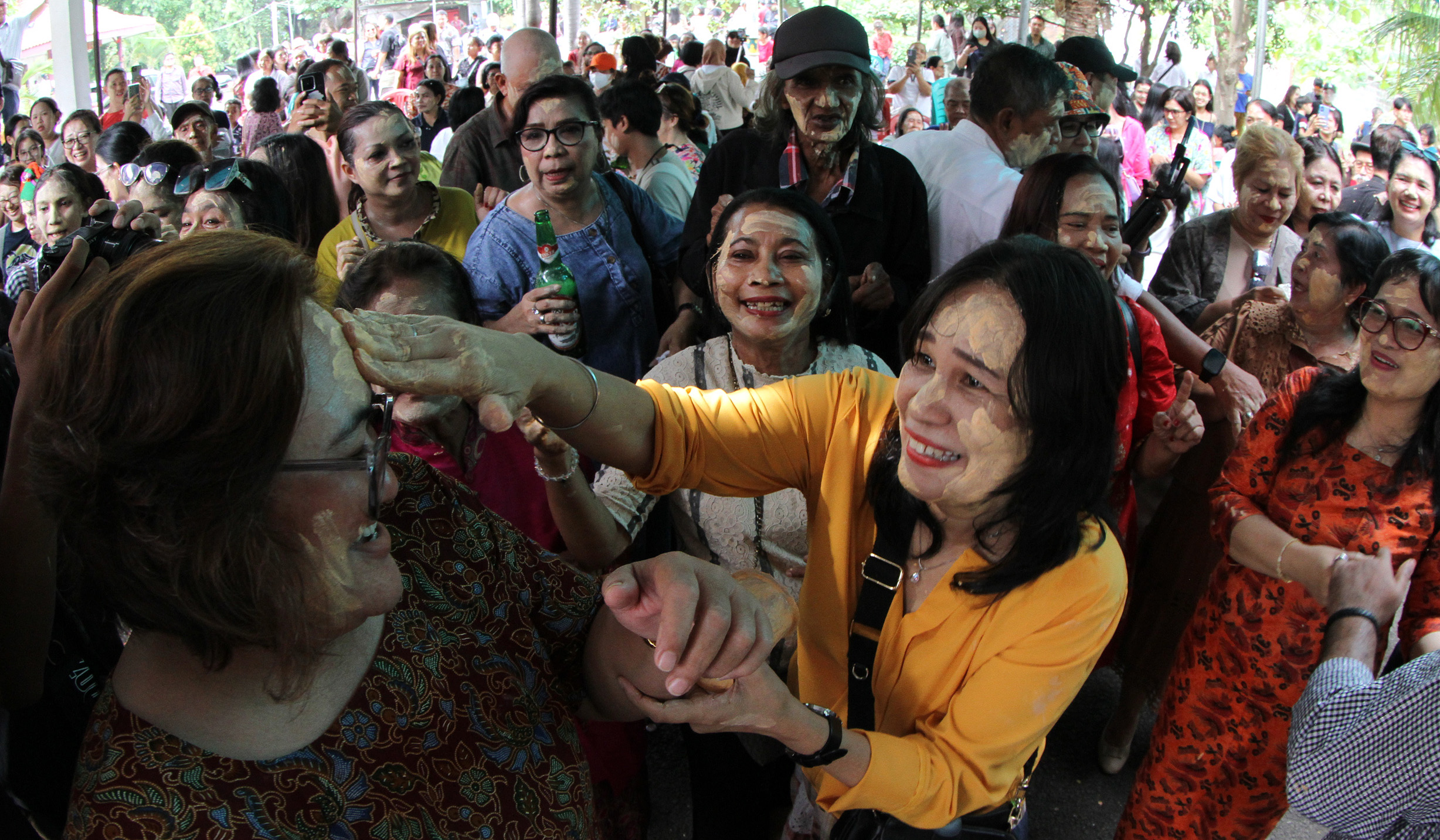 Tradisi Mandi Mandi Kampung Tugu, Jakarta. (Agus Priatna/SinPo.id)
