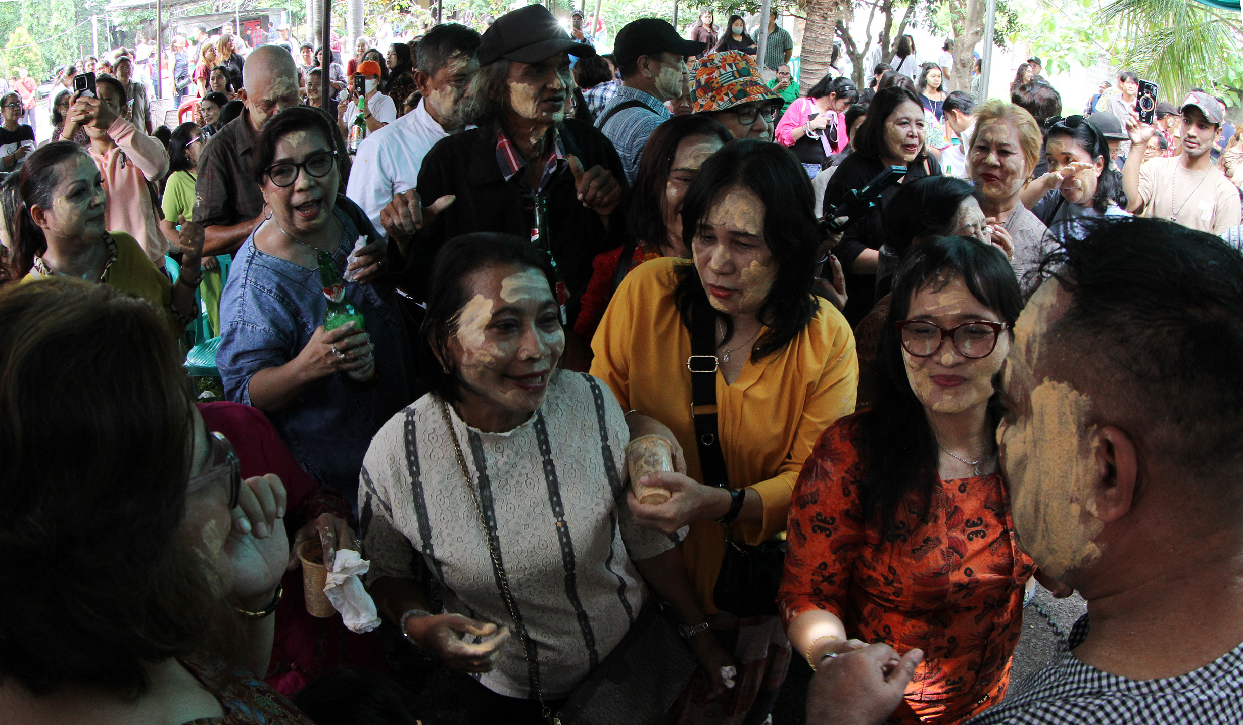 Tradisi Mandi Mandi Kampung Tugu, Jakarta. (Agus Priatna/SinPo.id)