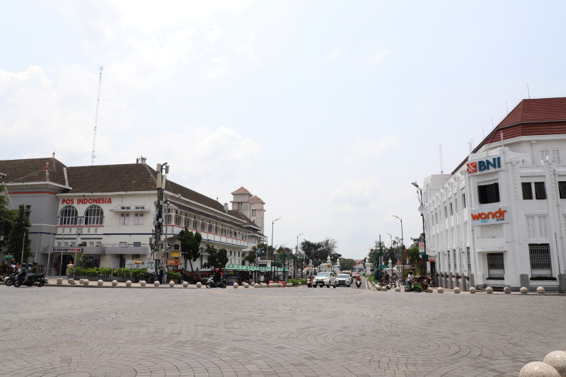 Wisata Jalan Malioboro dan Pasar Beringharjo menjadikan tempat transaksi ekonomi bagi para warga lokal (Ashar/SinPo.id)