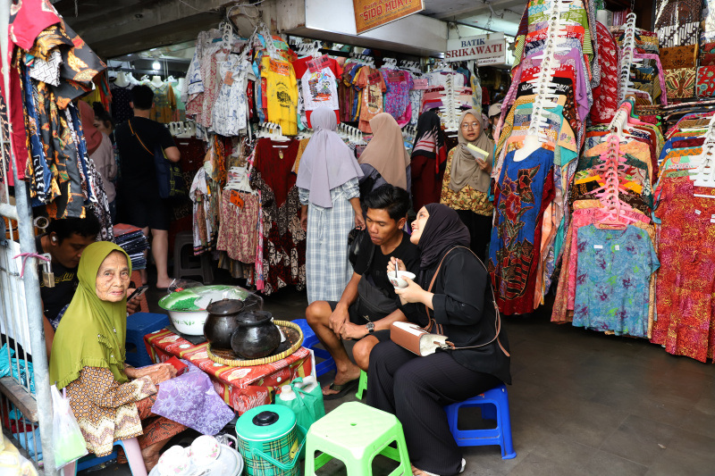 Wisata Jalan Malioboro dan Pasar Beringharjo menjadikan tempat transaksi ekonomi bagi para warga lokal (Ashar/SinPo.id)