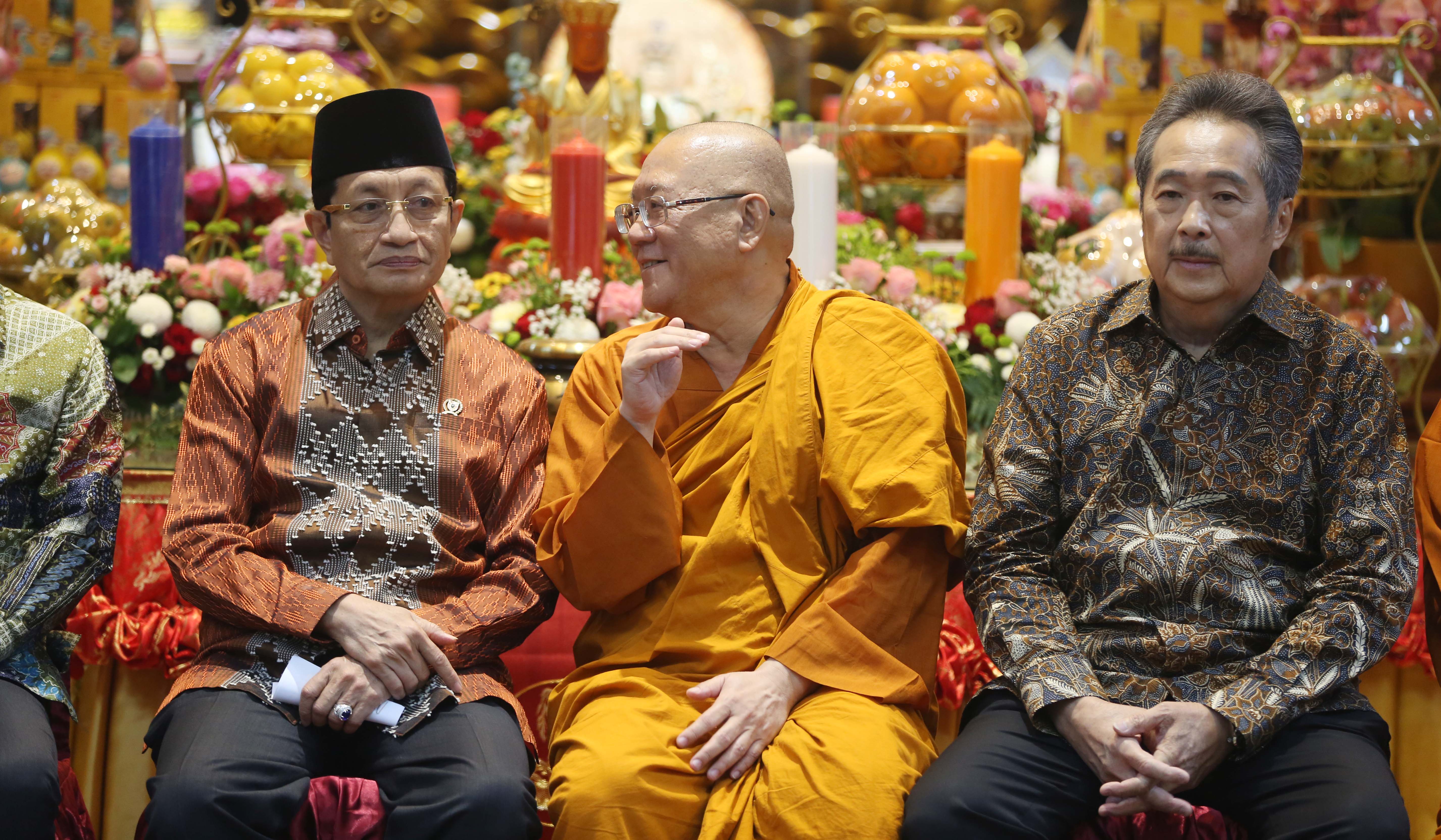 Menag hadiri peringatan Trisuci Waisak di Wihara Ekayana Arama. (Agus Priatna/SinPo.id)