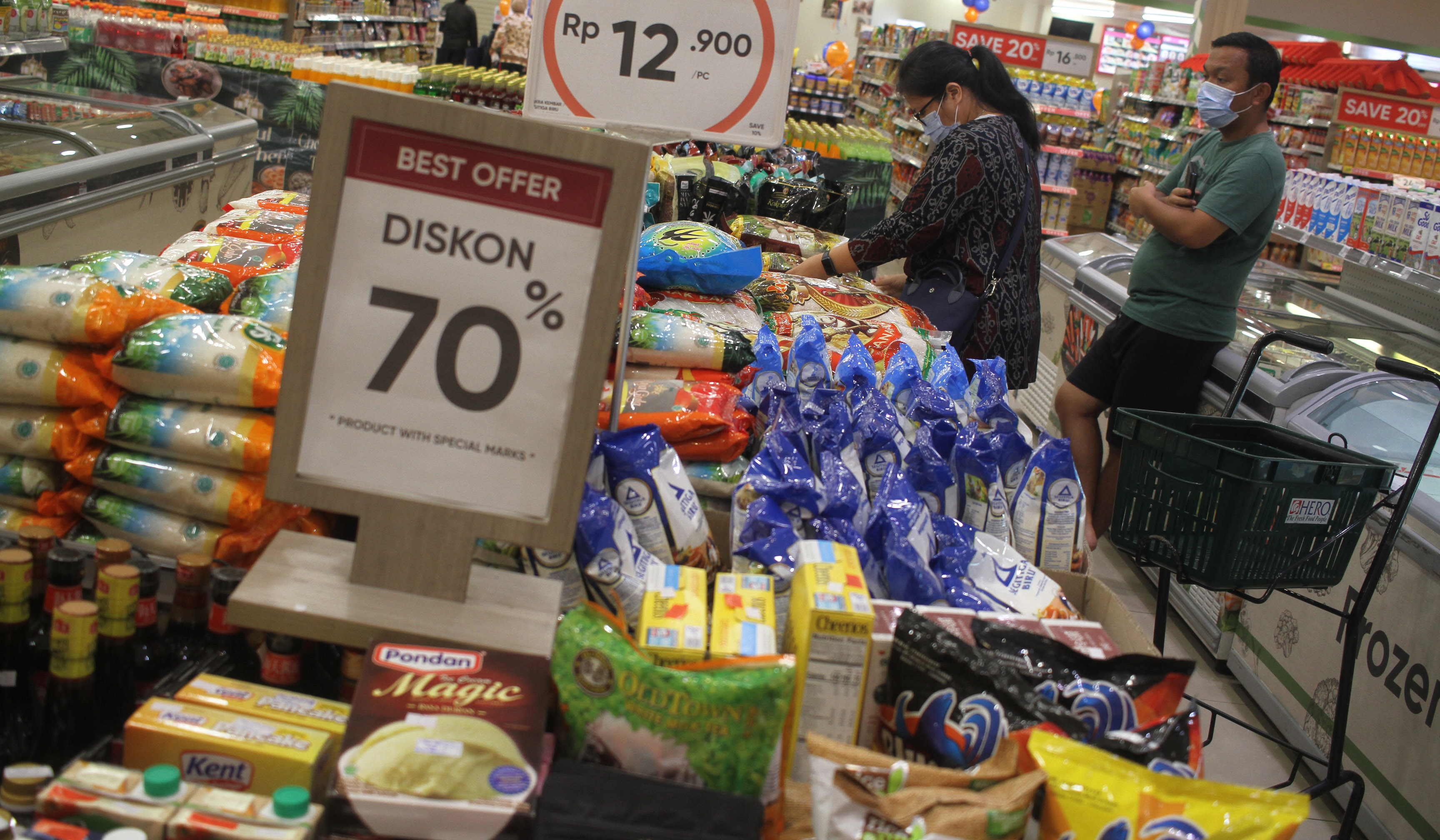 Suasana retail modern di Jakarta. (Agus Priatna/SinPo.id)