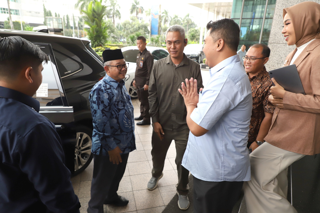Menteri Pendidikan Dasar dan Menengah (Mendikdasmen) Prof Abdul Mu'ti melalakun audensi dengan SIN PO tv membahas program kerja Kemendikdasmen (Ashar/SinPo.id)