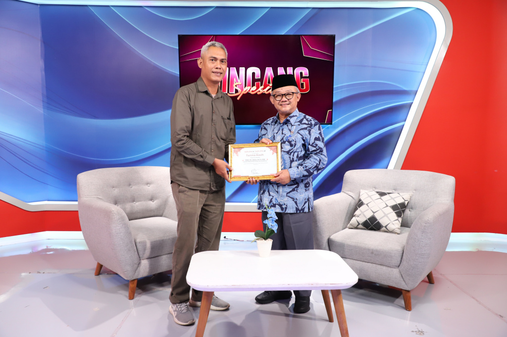 Menteri Pendidikan Dasar dan Menengah (Mendikdasmen) Prof Abdul Mu'ti melalakun audensi dengan SIN PO tv membahas program kerja Kemendikdasmen (Ashar/SinPo.id)