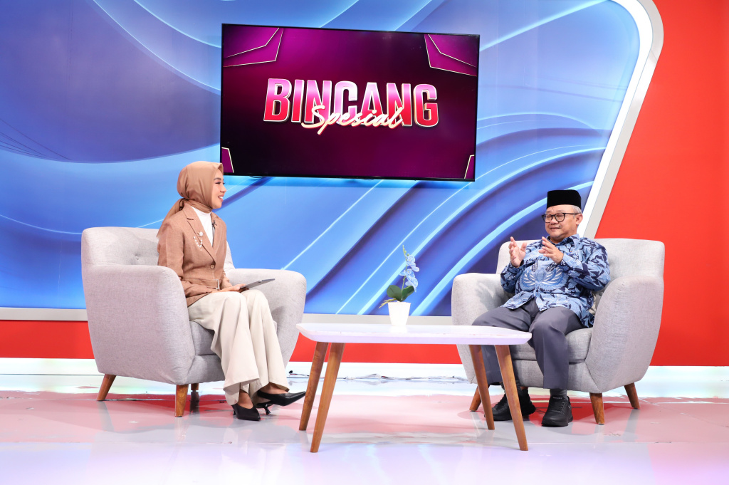 Menteri Pendidikan Dasar dan Menengah (Mendikdasmen) Prof Abdul Mu'ti melalakun audensi dengan SIN PO tv membahas program kerja Kemendikdasmen (Ashar/SinPo.id)