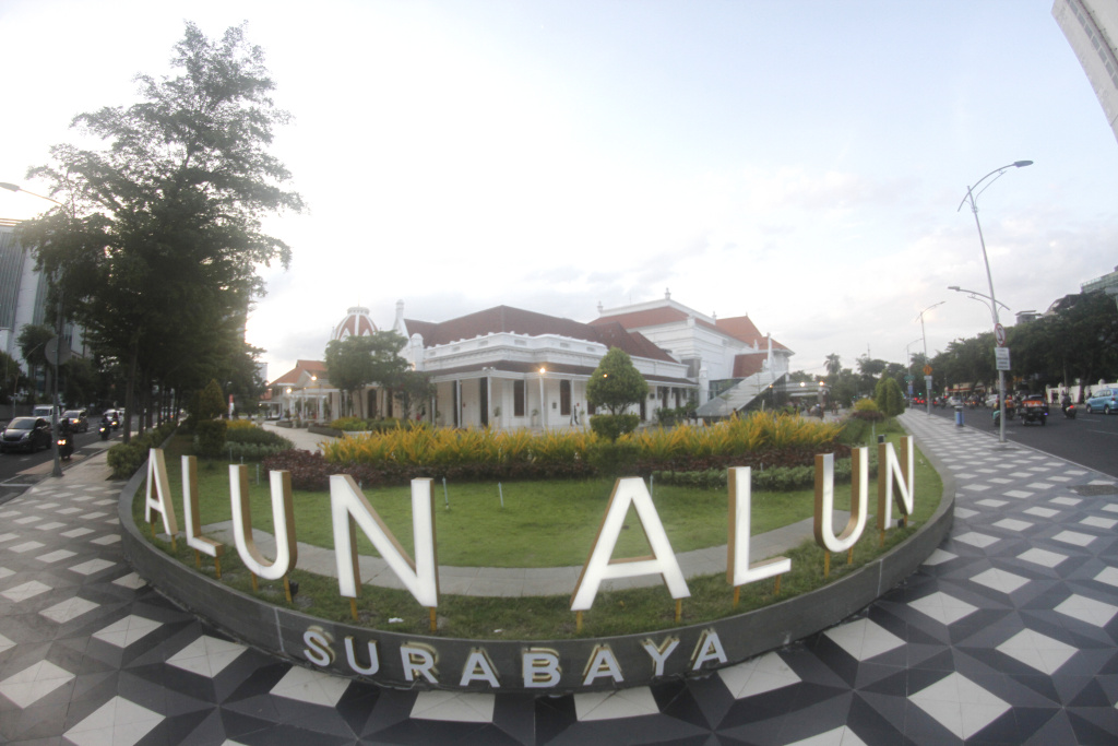 Mengenal Sejarah Alun-Alun Surabaya yang dibangun oleh Belanda pada tahun 1907 (Ashar/SinPo.id)