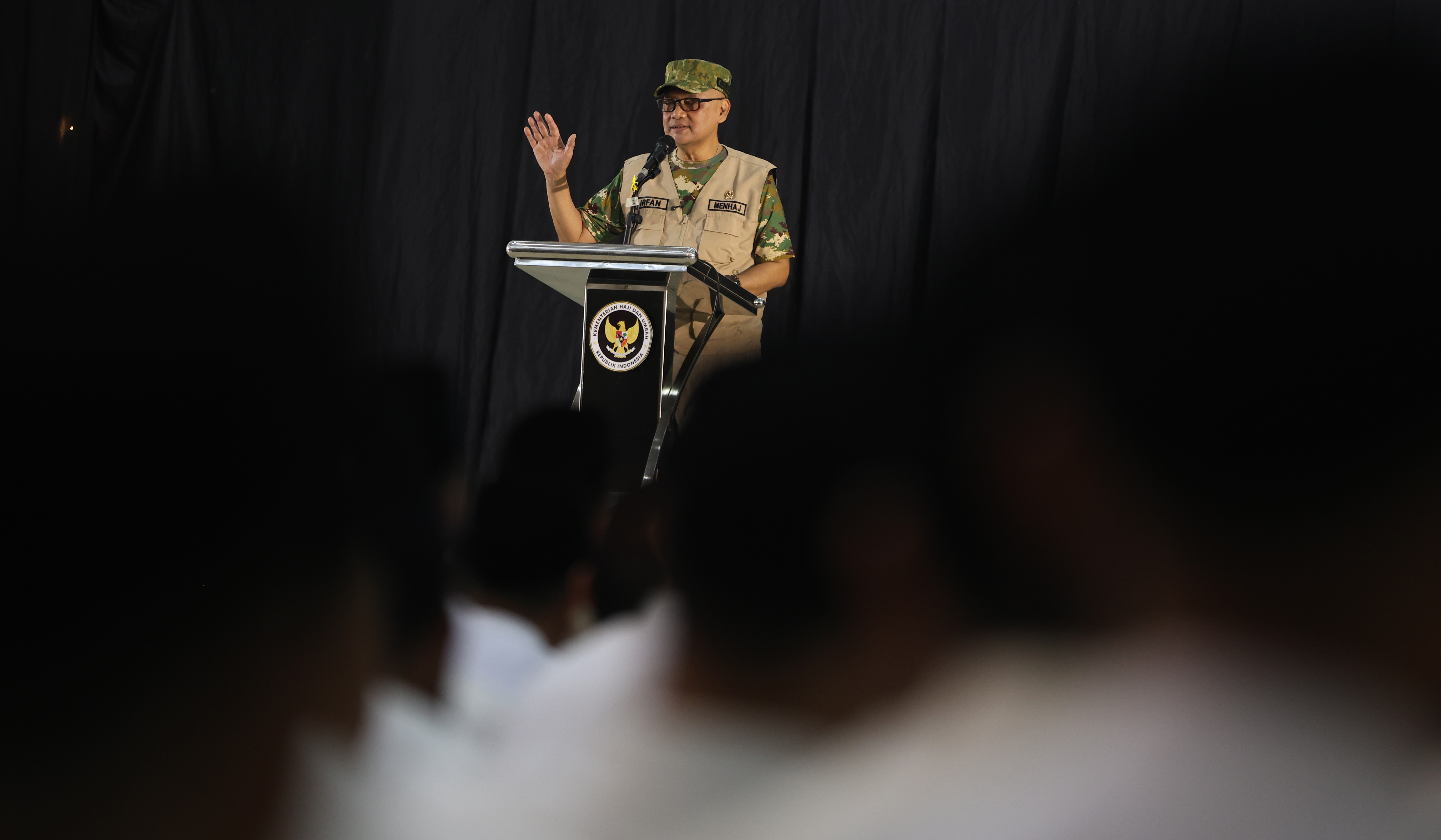 Menhaj Gus Irfan, beri pembekalan petugas PPIH. (Agus Priatna/SinPo.id)