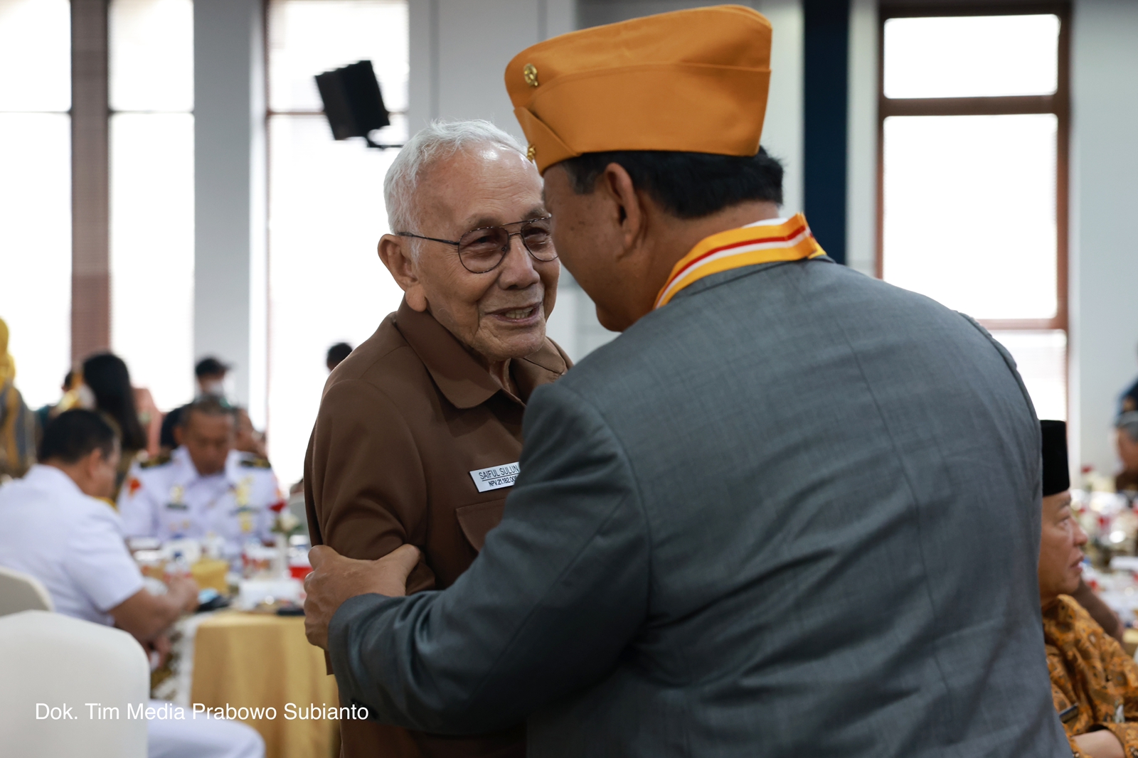 Menhan Pak Bowo Dianugerahi Bintang Legiun Veteran RI pada HUT Ke-66 LVRI (Foto:Tim Prabowo/SinPo.id)