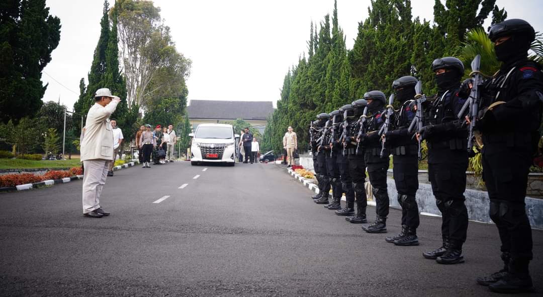 Menhan Prabowo Subianto berkunjung di Sespim Lemdiklat Polri Bandung menjadi narasumber Dialog Kebangsaan (Ashar/Foto:Tim Prabowo/Sinpo.id)