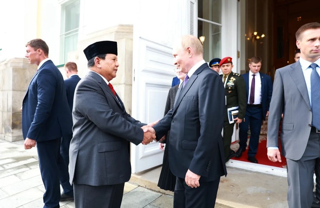 Menhan dan juga selaku Presiden terpilih Prabowo Subianto bertemu dengan Presiden Rusia Vladimir Putin untuk melakukan kerja sama pertahanan, Ketahanan Pangan dan Pendidikan (Foto: Dok Menhan/Ashar/SinPo.id)