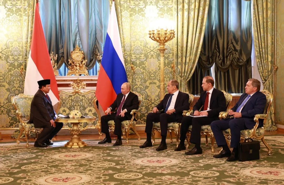 Menhan dan juga selaku Presiden terpilih Prabowo Subianto bertemu dengan Presiden Rusia Vladimir Putin untuk melakukan kerja sama pertahanan, Ketahanan Pangan dan Pendidikan (Foto: Dok Menhan/Ashar/SinPo.id)