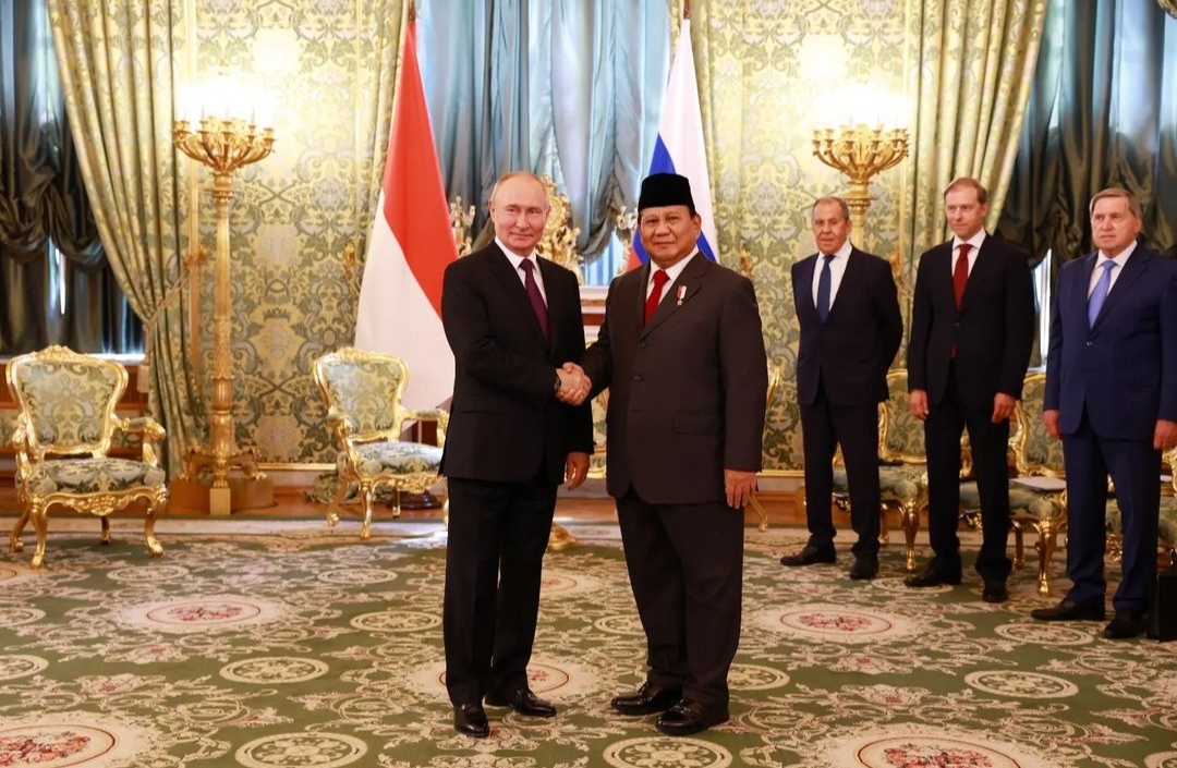 Menhan dan juga selaku Presiden terpilih Prabowo Subianto bertemu dengan Presiden Rusia Vladimir Putin untuk melakukan kerja sama pertahanan, Ketahanan Pangan dan Pendidikan (Foto: Dok Menhan/Ashar/SinPo.id)