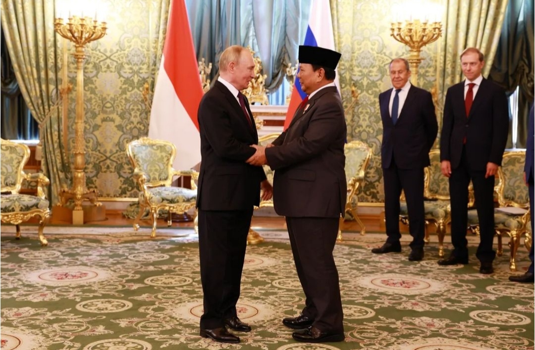 Menhan dan juga selaku Presiden terpilih Prabowo Subianto bertemu dengan Presiden Rusia Vladimir Putin untuk melakukan kerja sama pertahanan, Ketahanan Pangan dan Pendidikan (Foto: Dok Menhan/Ashar/SinPo.id)