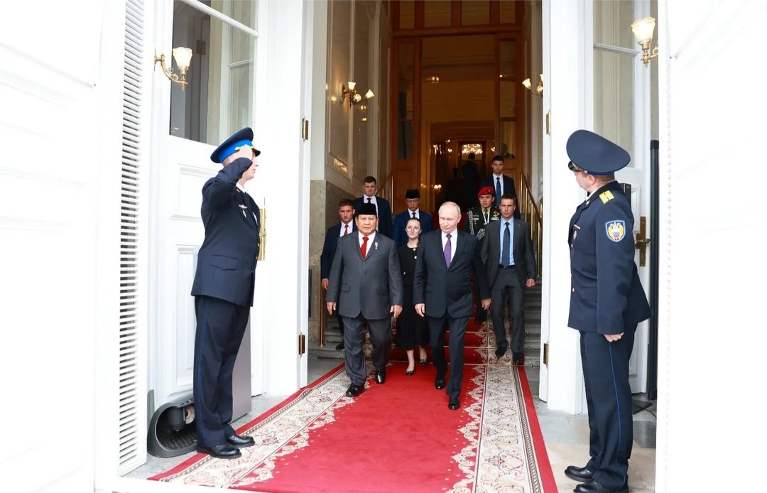 Menhan dan juga selaku Presiden terpilih Prabowo Subianto bertemu dengan Presiden Rusia Vladimir Putin untuk melakukan kerja sama pertahanan, Ketahanan Pangan dan Pendidikan (Foto: Dok Menhan/Ashar/SinPo.id)