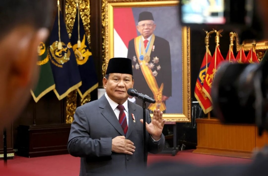 Menhan Prabowo menyaksikan penandatanganan kerja sama pendidikan antara Universitas Pertahanan dengan Duta Besar Palestina H.E Dr. Zuhair Al-Shun (Ashar/Foto:Tim Prabowo/SinPo.id)