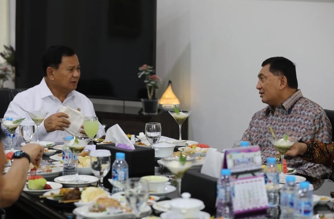 Menhan Prabowo Subianto bertemu Ketua Purnawirawan Polri Pusat Jenderal Pol (Purn) Bambang Hendarso Danuri untuk bersilaturahmi dan mempererat persahabatan antar TNI-POLRI (Ashar/Foto:Tim Prabowo/SinPo.id)