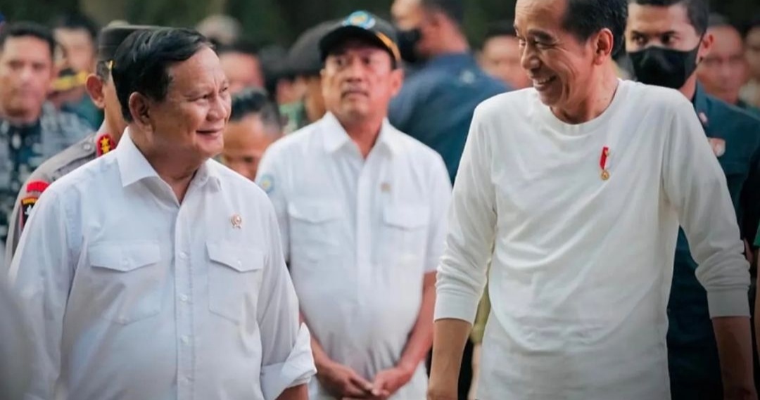 Menhan Prabowo Subianto mendampingi Presiden RI Jokowi dalam kegiatan penanaman Mangrove Nasional Serentak (Ashar/Foto:Tim Prabowo/SinPo.id)